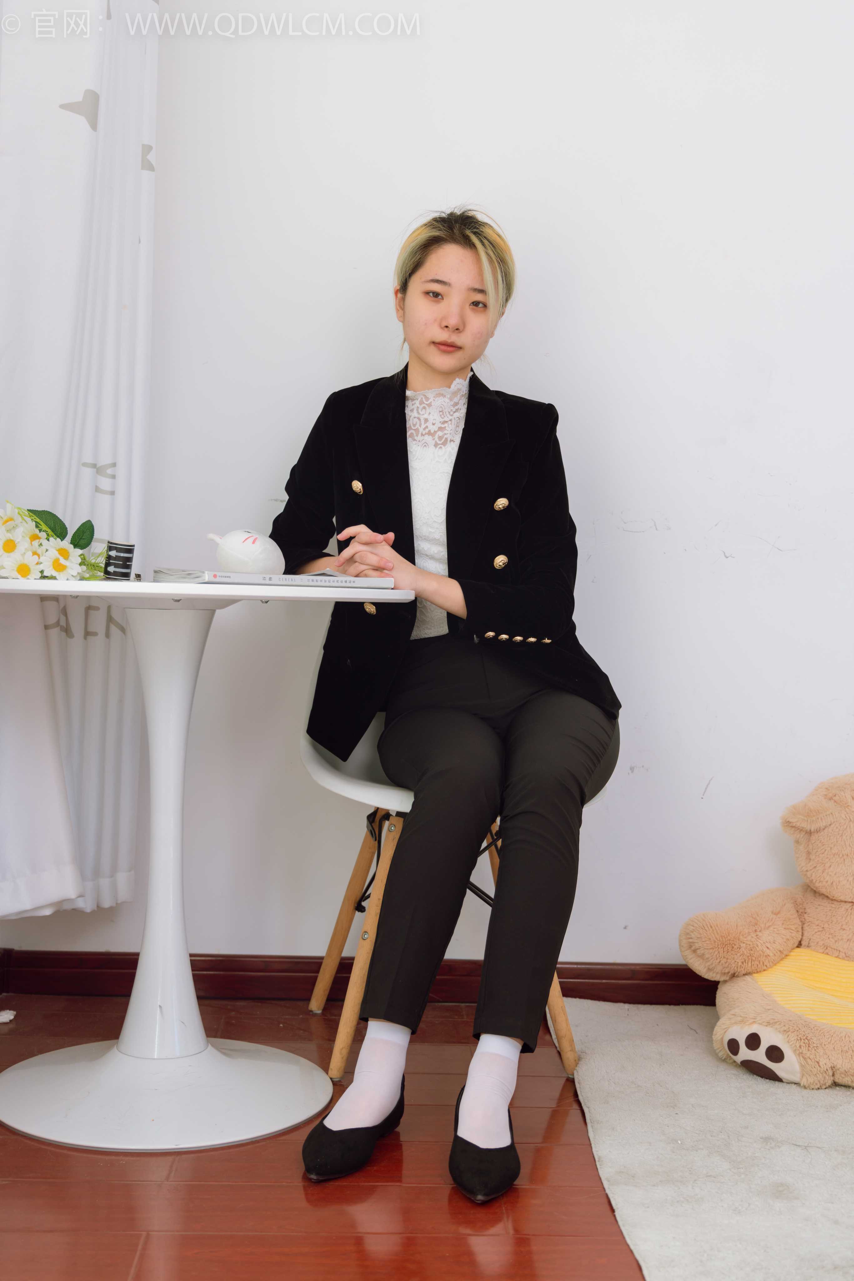 物恋传媒 NO.1485 姜姜-青山与诗 [150P-1V-3.75G]