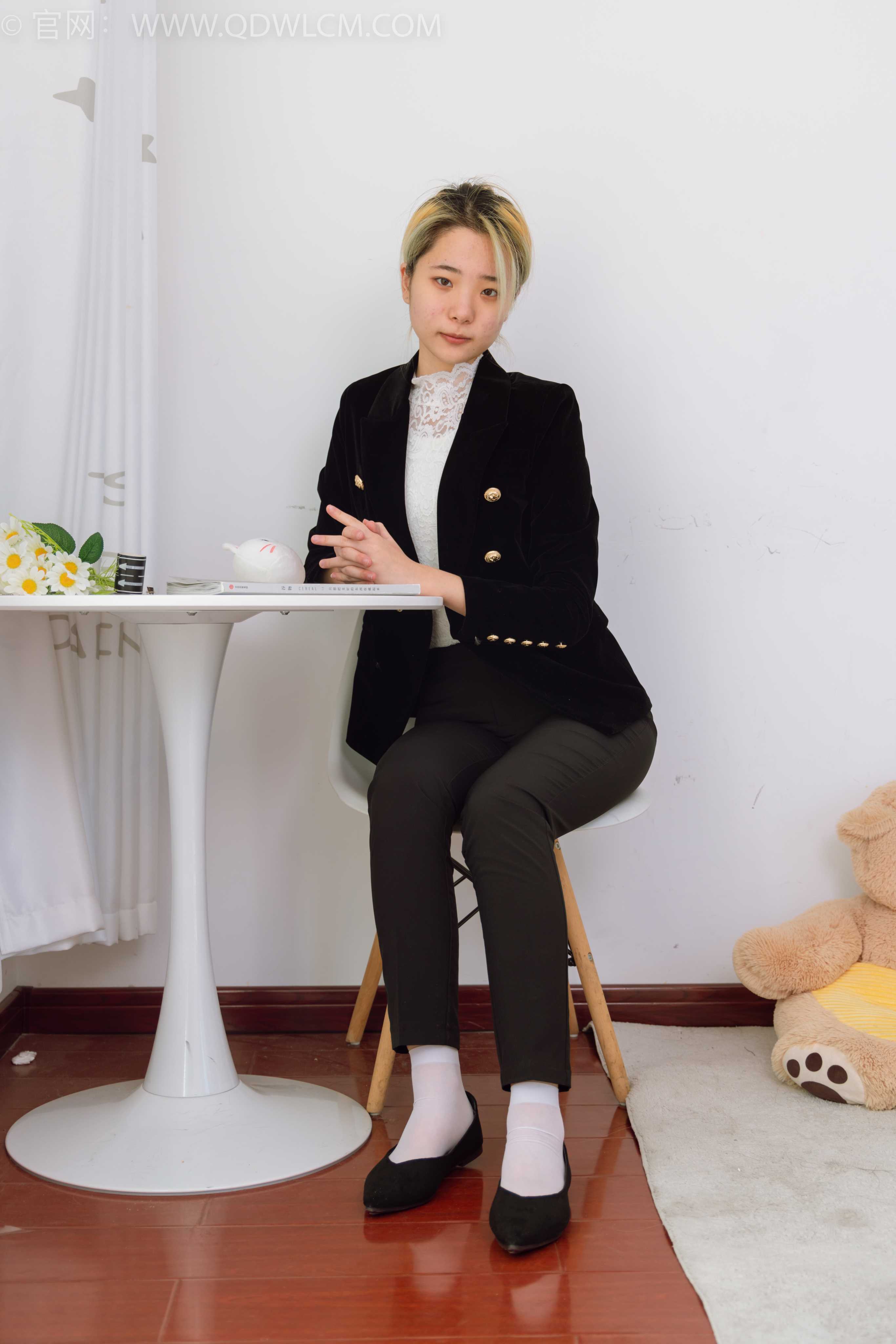 物恋传媒 NO.1485 姜姜-青山与诗 [150P-1V-3.75G]