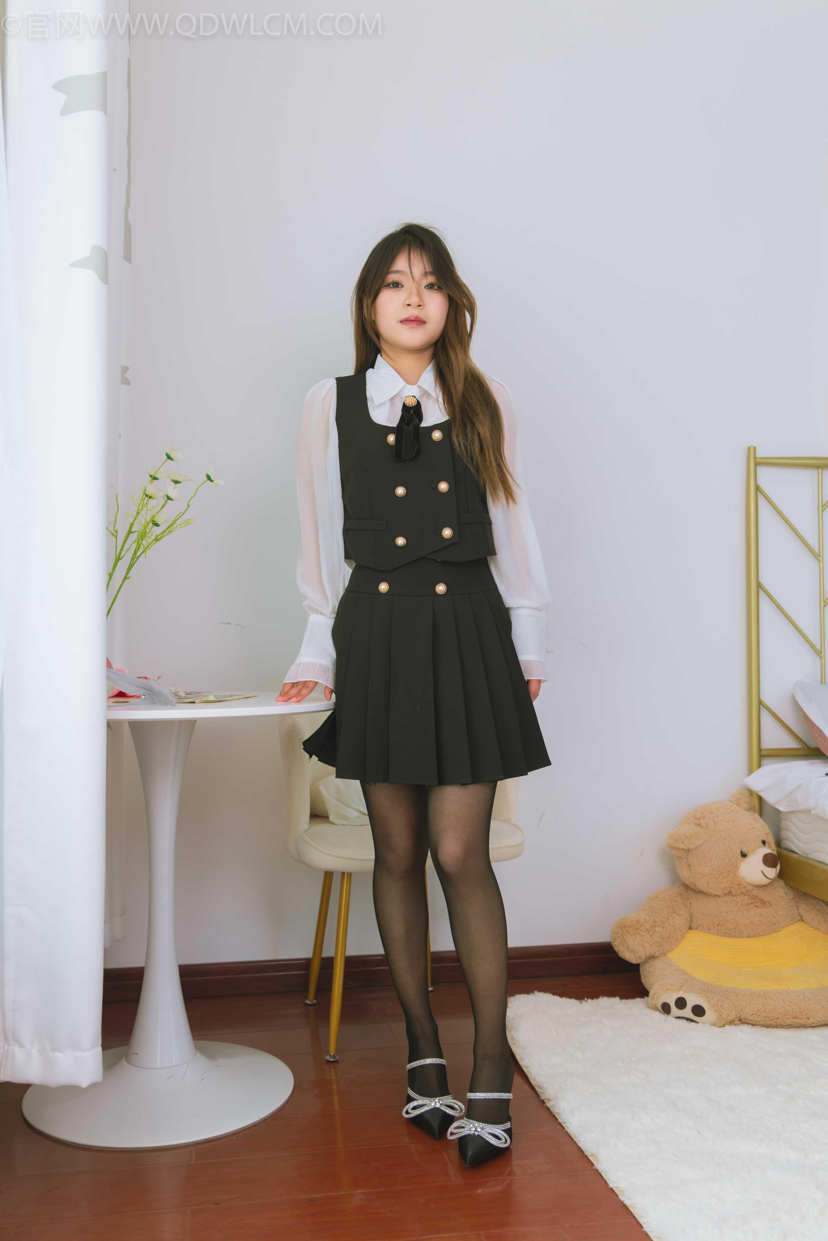 物恋传媒 NO.1517 闪闪-H白中闪耀 [150P+1V／3.88GB]