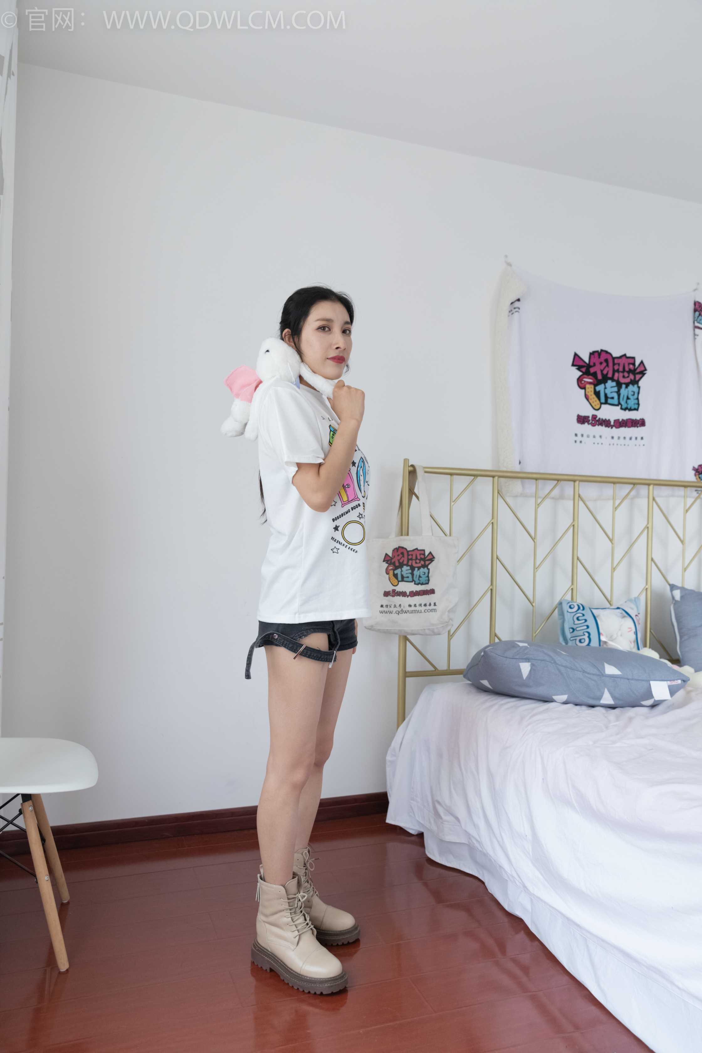 物恋传媒 NO.1575 萱萱-情绪自由 [119P-1V-2.44G]