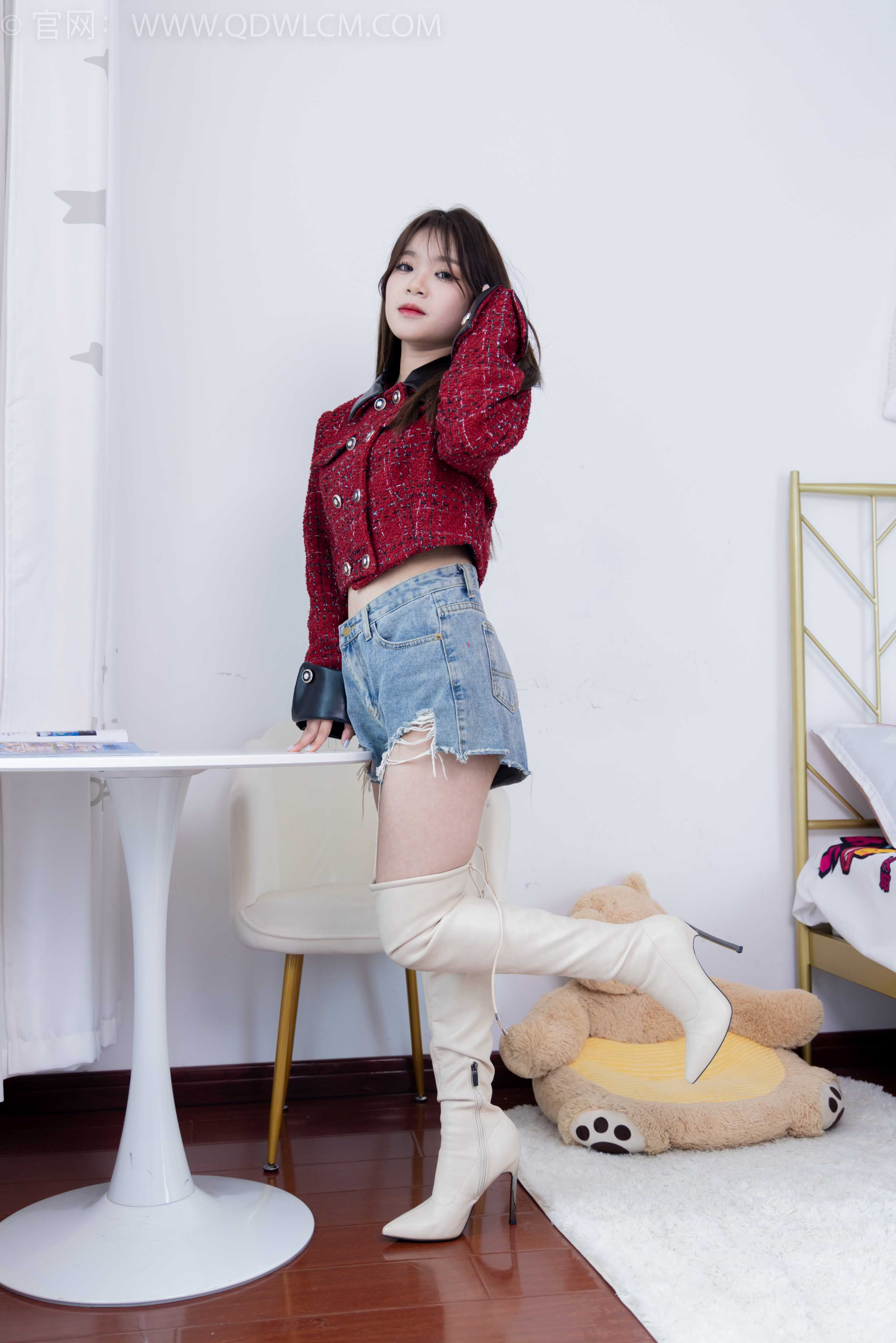 物恋传媒 NO.1580 闪闪-草莓亮闪闪 [179P-1V-4.4G]