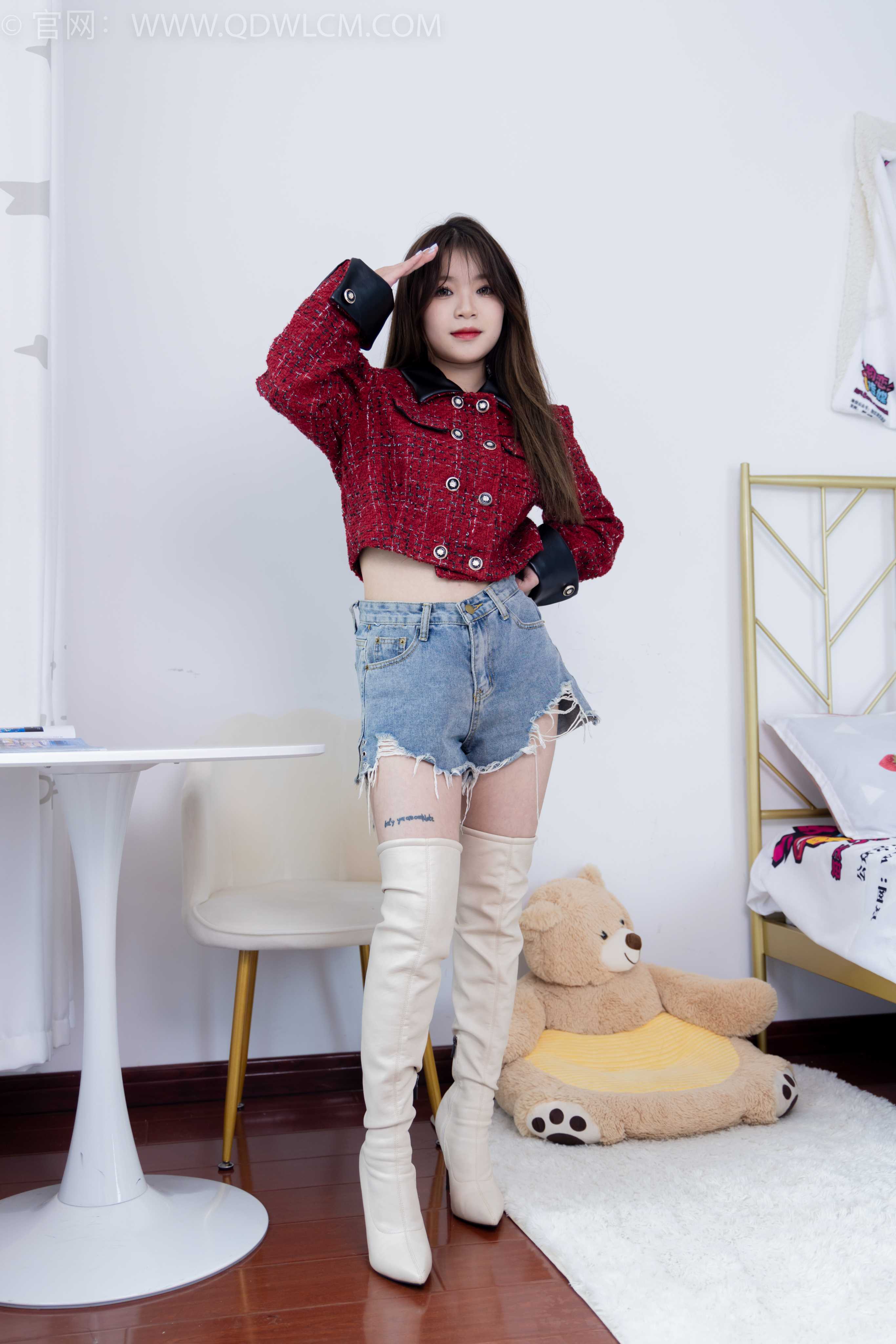 物恋传媒 NO.1580 闪闪-草莓亮闪闪 [179P-1V-4.4G]