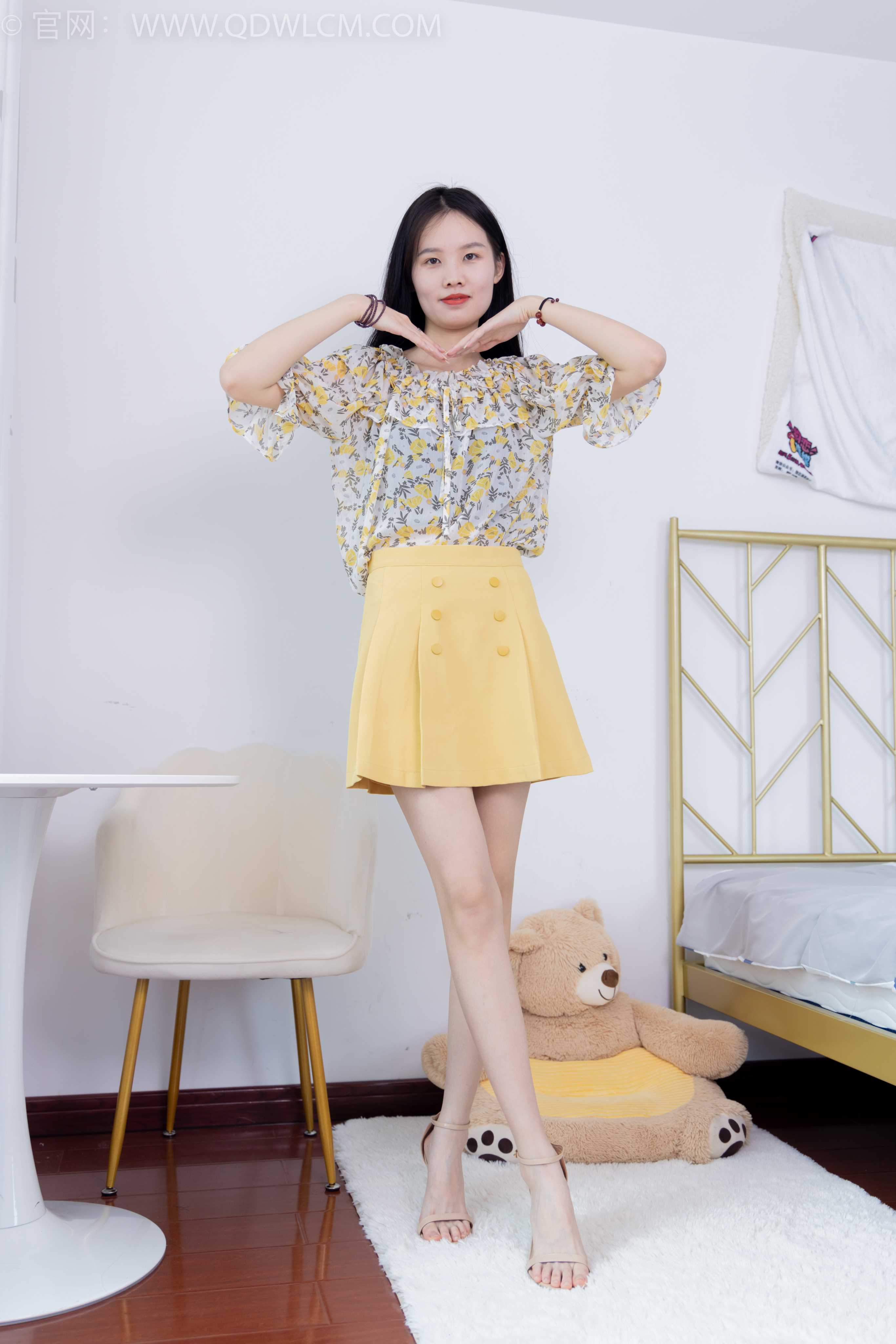 物恋传媒 NO.1612 颜颜-春日雏菊 [154P-1V-6.16G] 插图3