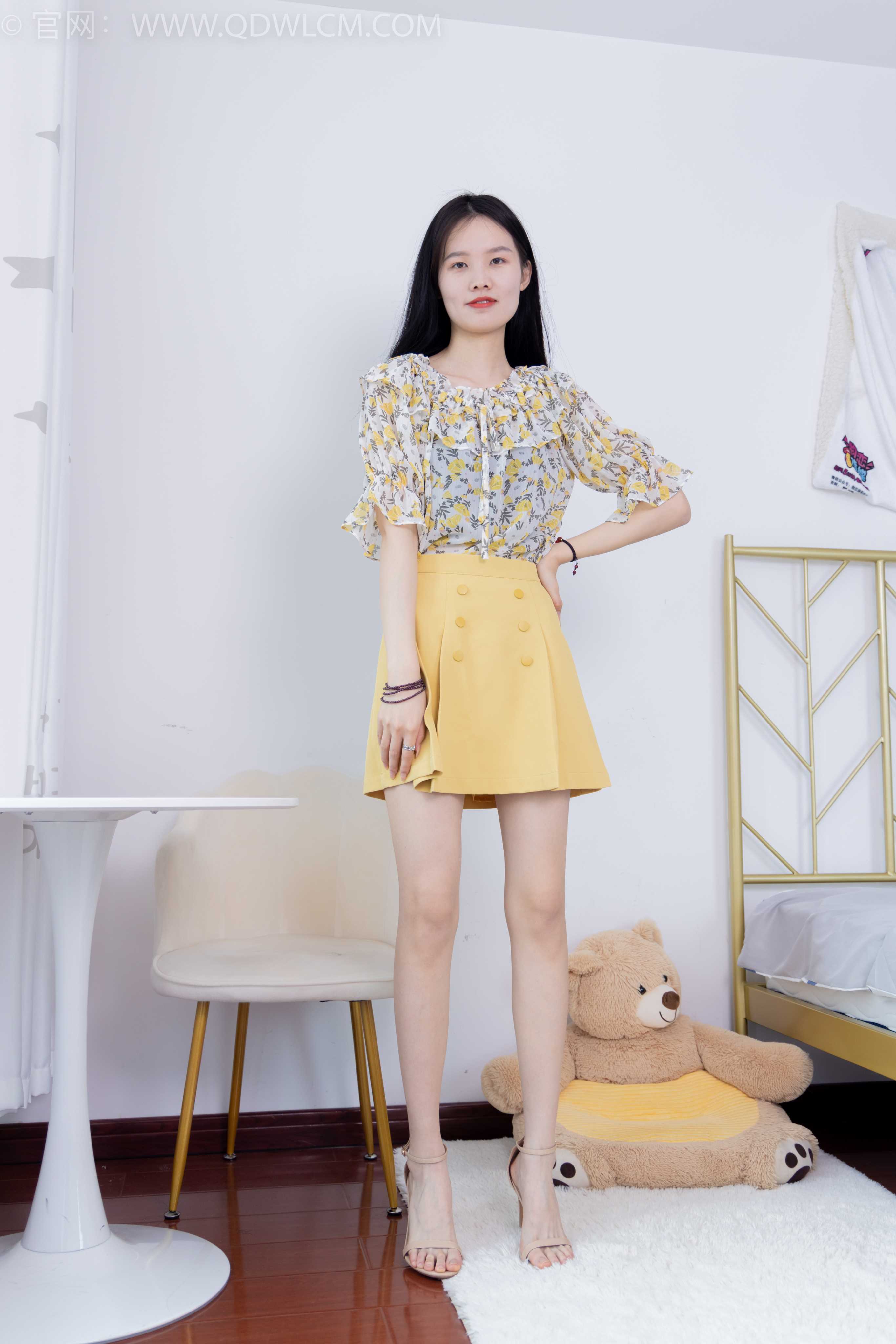 物恋传媒 NO.1612 颜颜-春日雏菊 [154P-1V-6.16G] 插图2