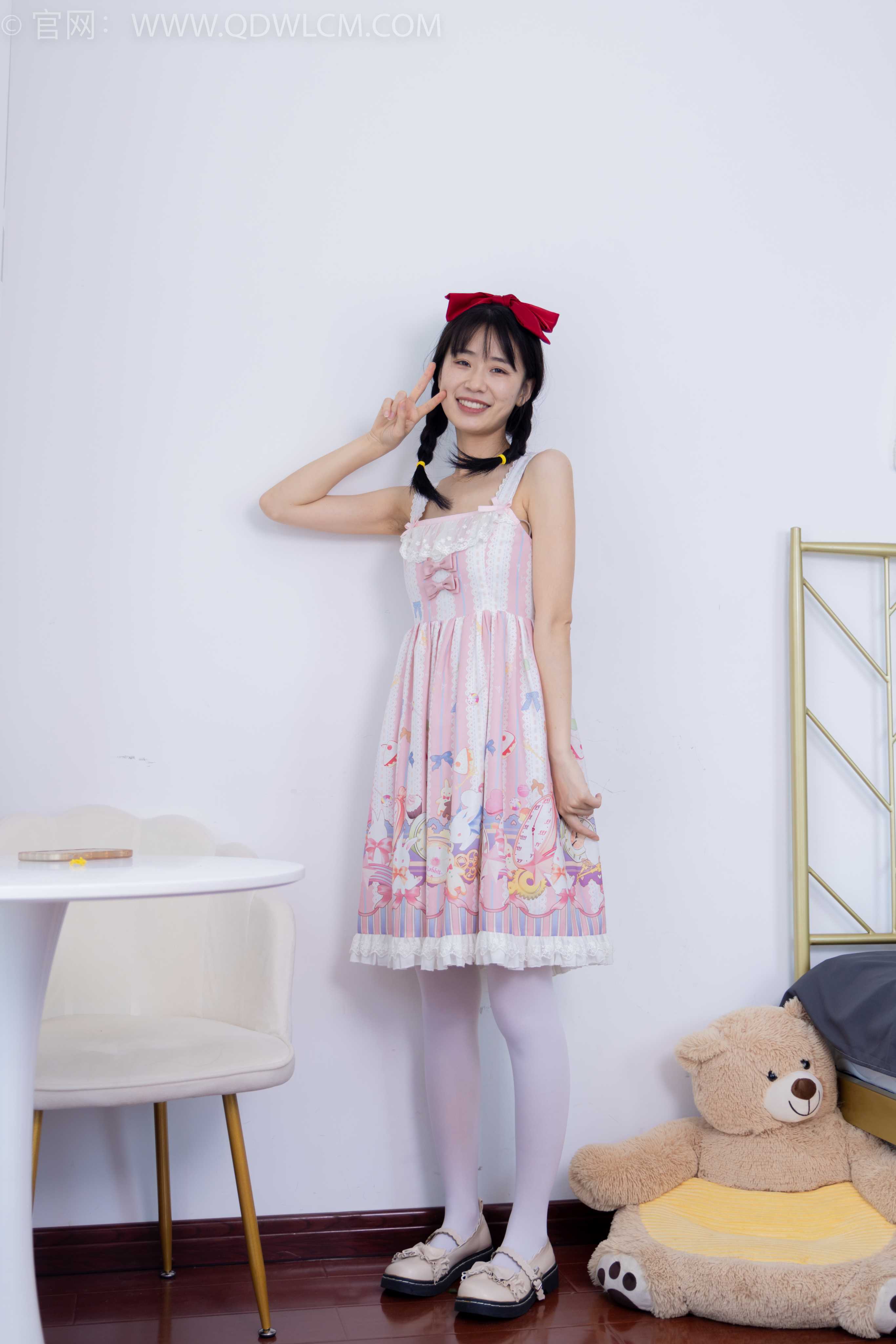 物恋传媒 NO.1634 菜菜-粉红少女 [193P-1V-4.45G]