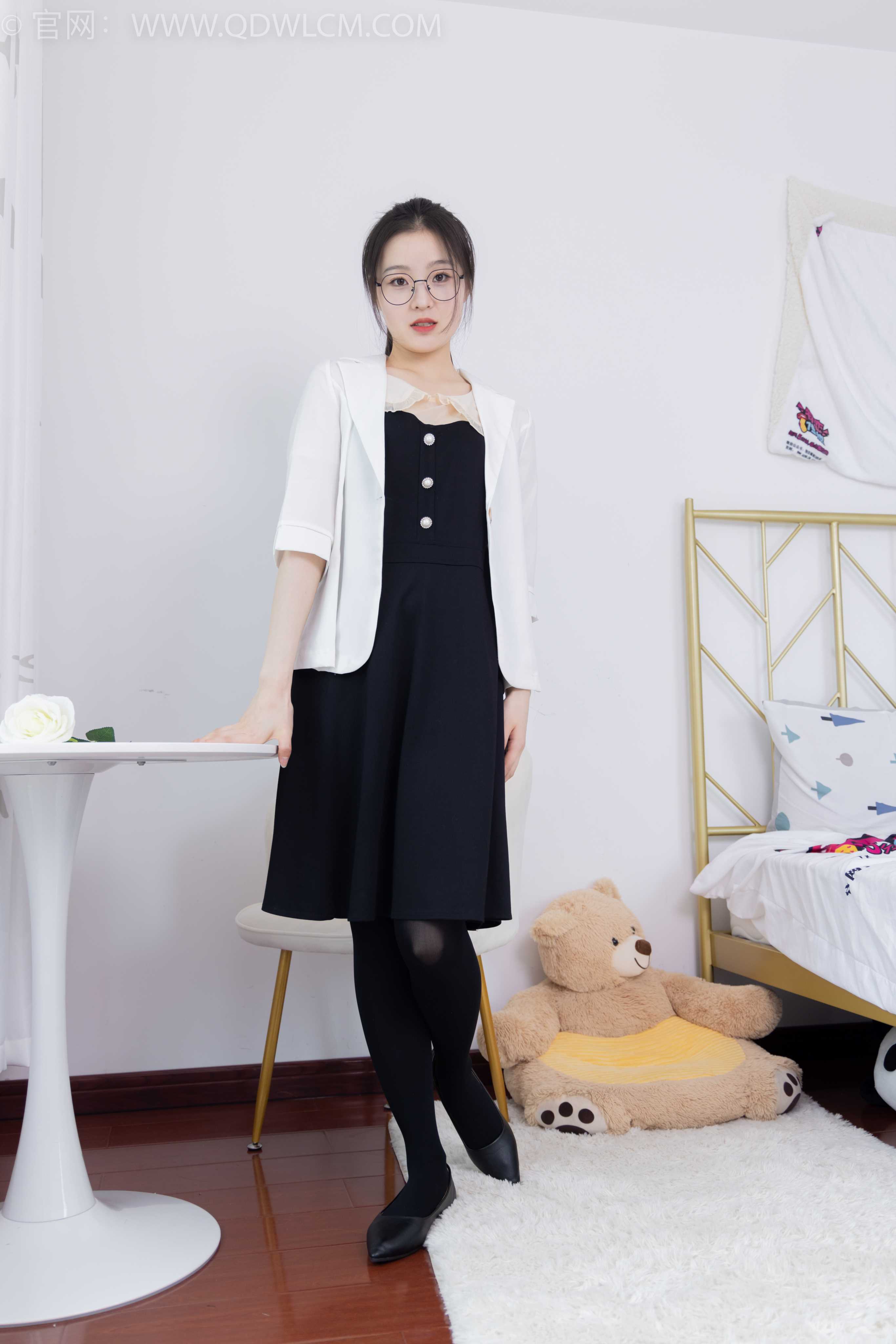 物恋传媒 NO.1640 青柠-木叶落秋声 [154P-1V-3.58G]