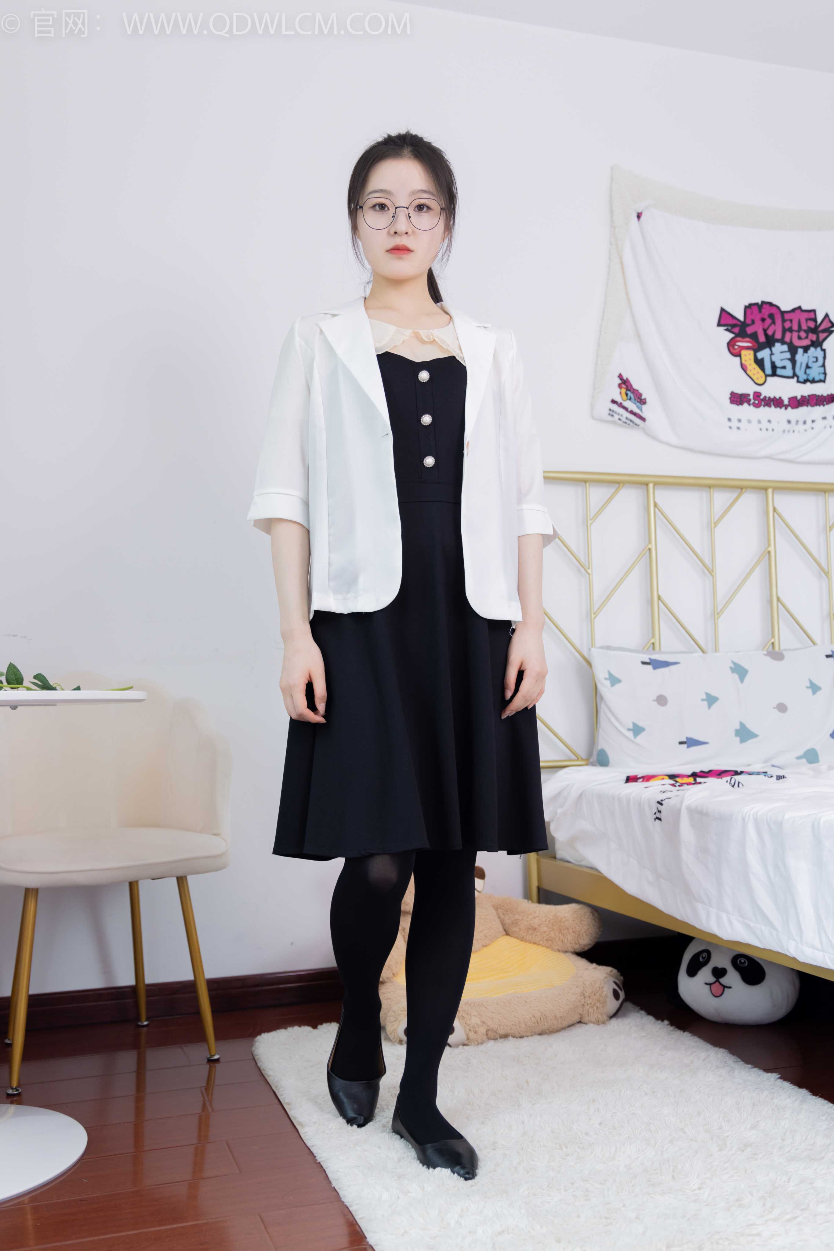 物恋传媒 NO.1640 青柠-木叶落秋声 [154P-1V-3.58G]