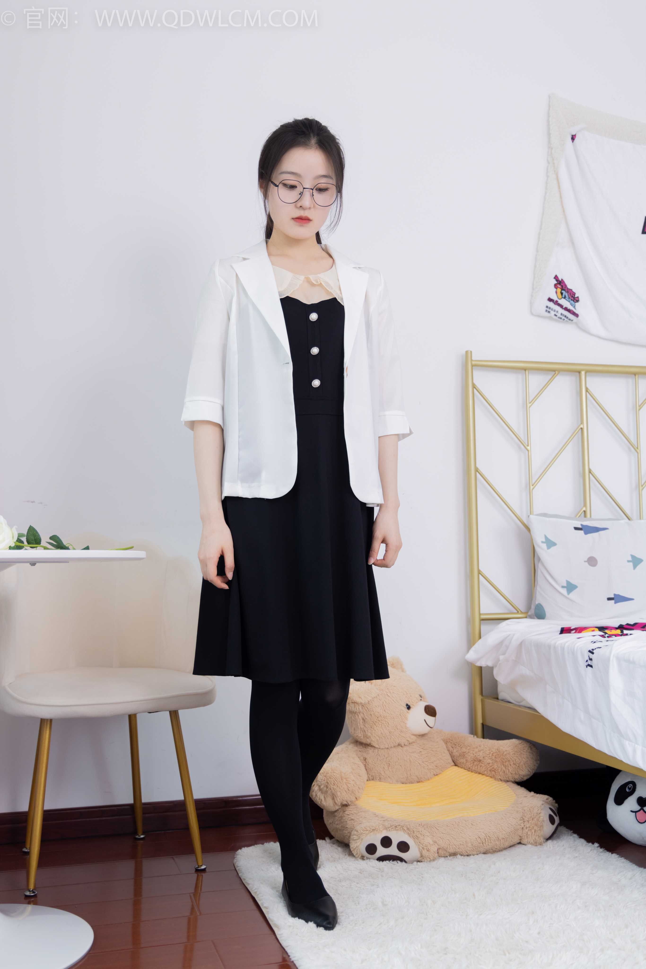 物恋传媒 NO.1640 青柠-木叶落秋声 [154P-1V-3.58G]