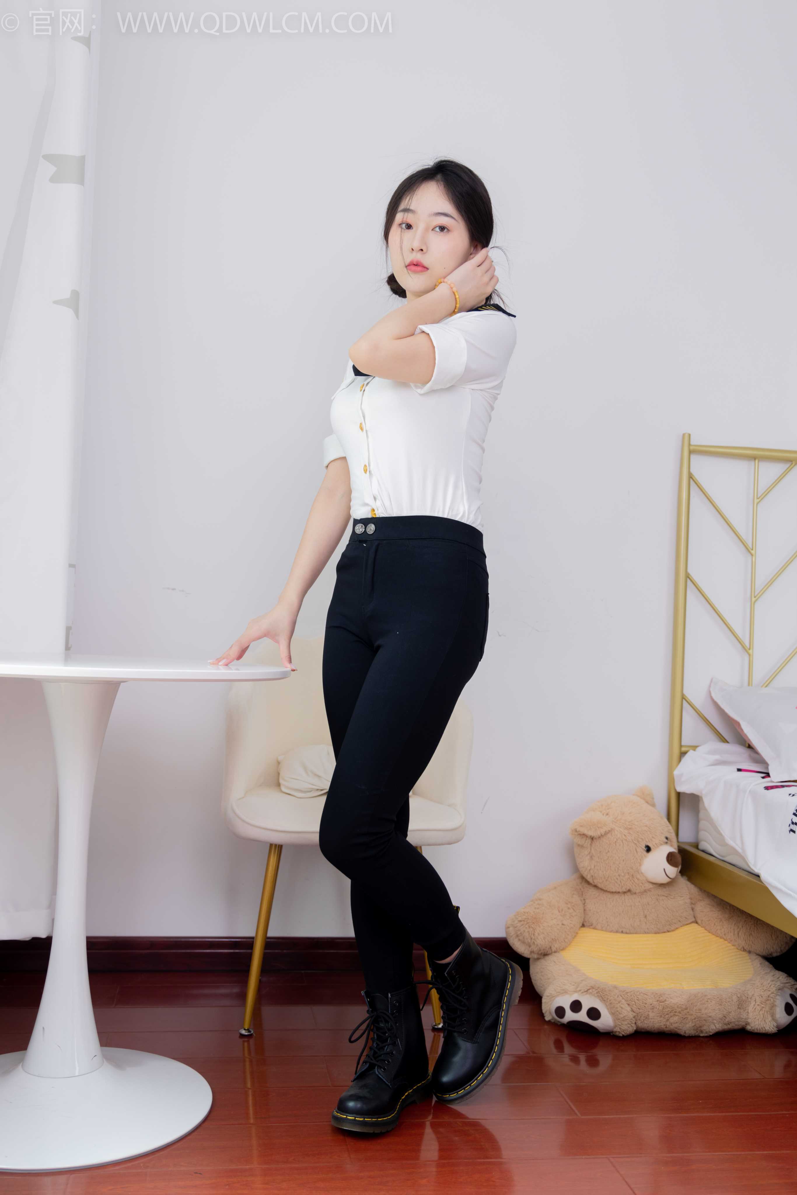 物恋传媒 NO.1654 美兔-晚风吹人醒 [169P-1V-3.94G]