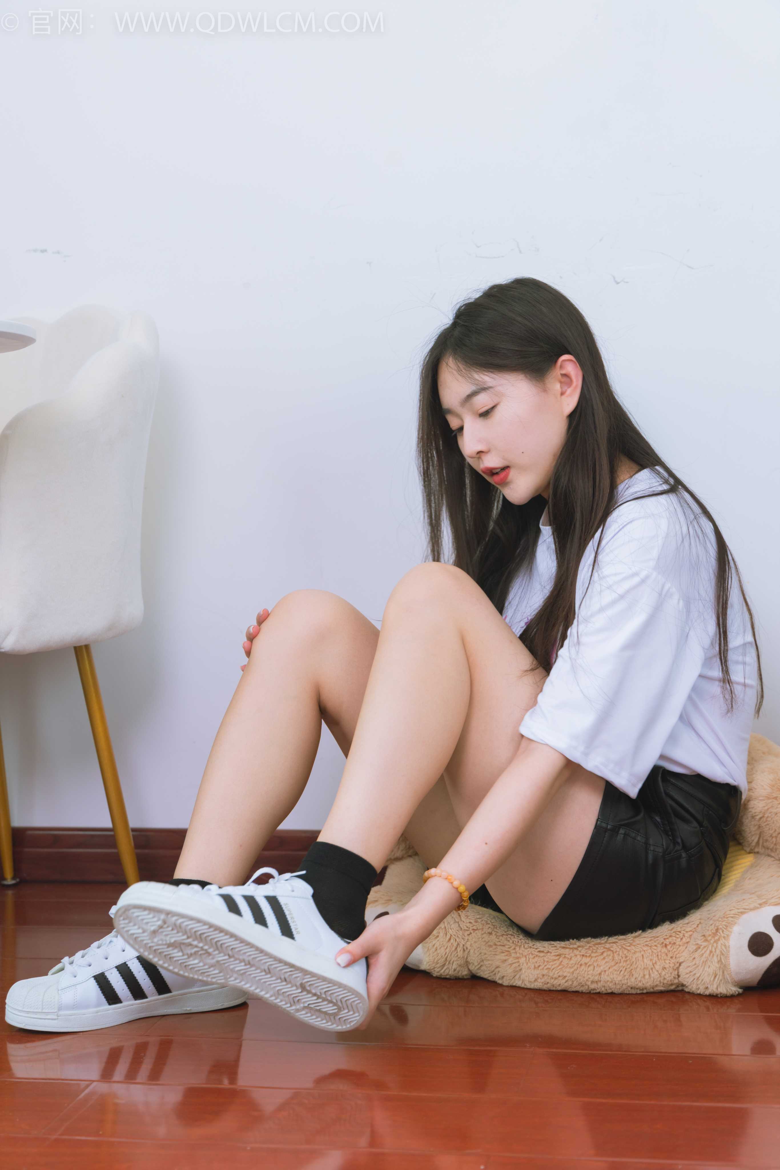 物恋传媒 NO.1716 美兔-纯白山茶花 [148P-1V-4.49G]