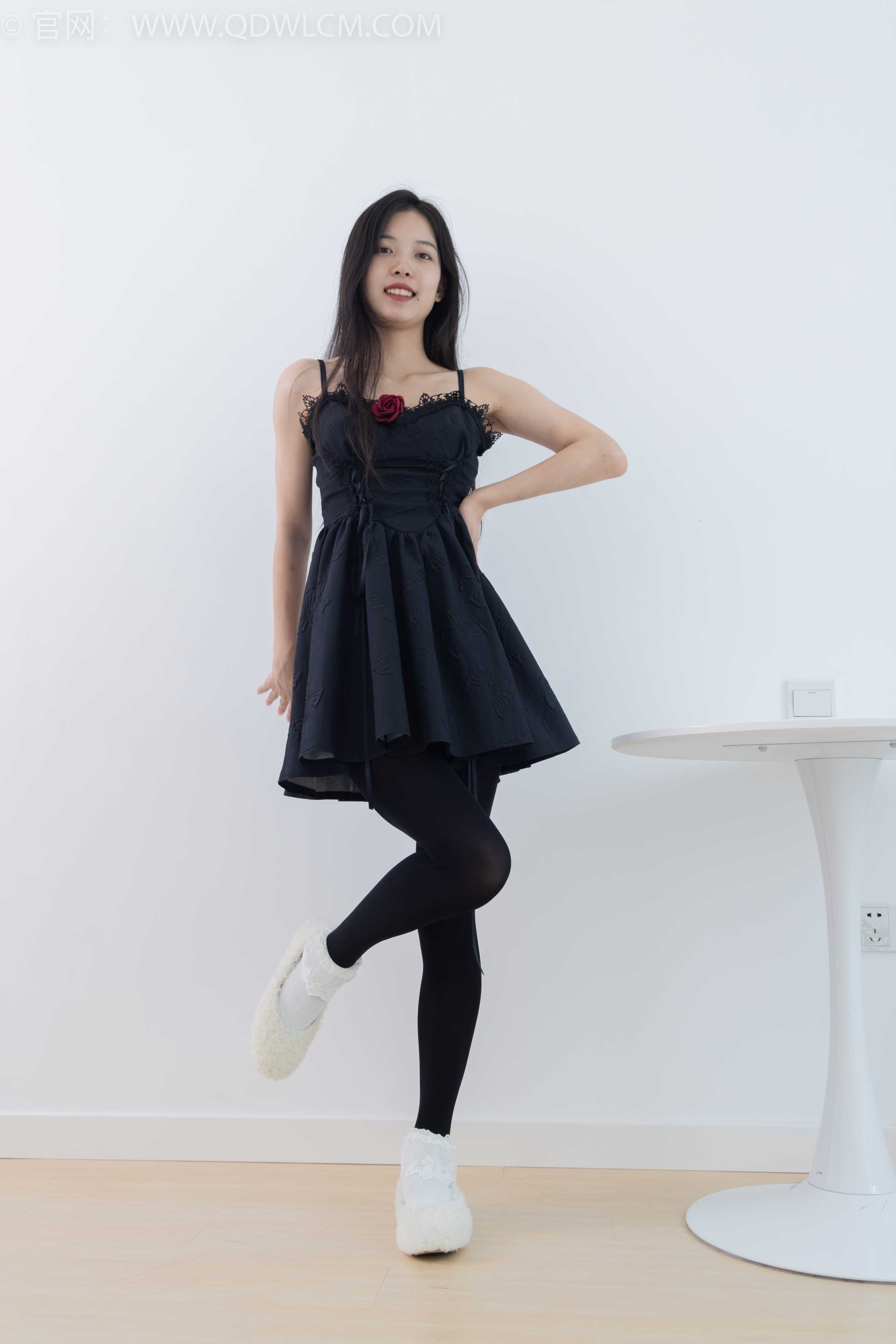 物恋传媒 NO.1722 茯苓-木叶落秋生 [170P-1V-3.9G]