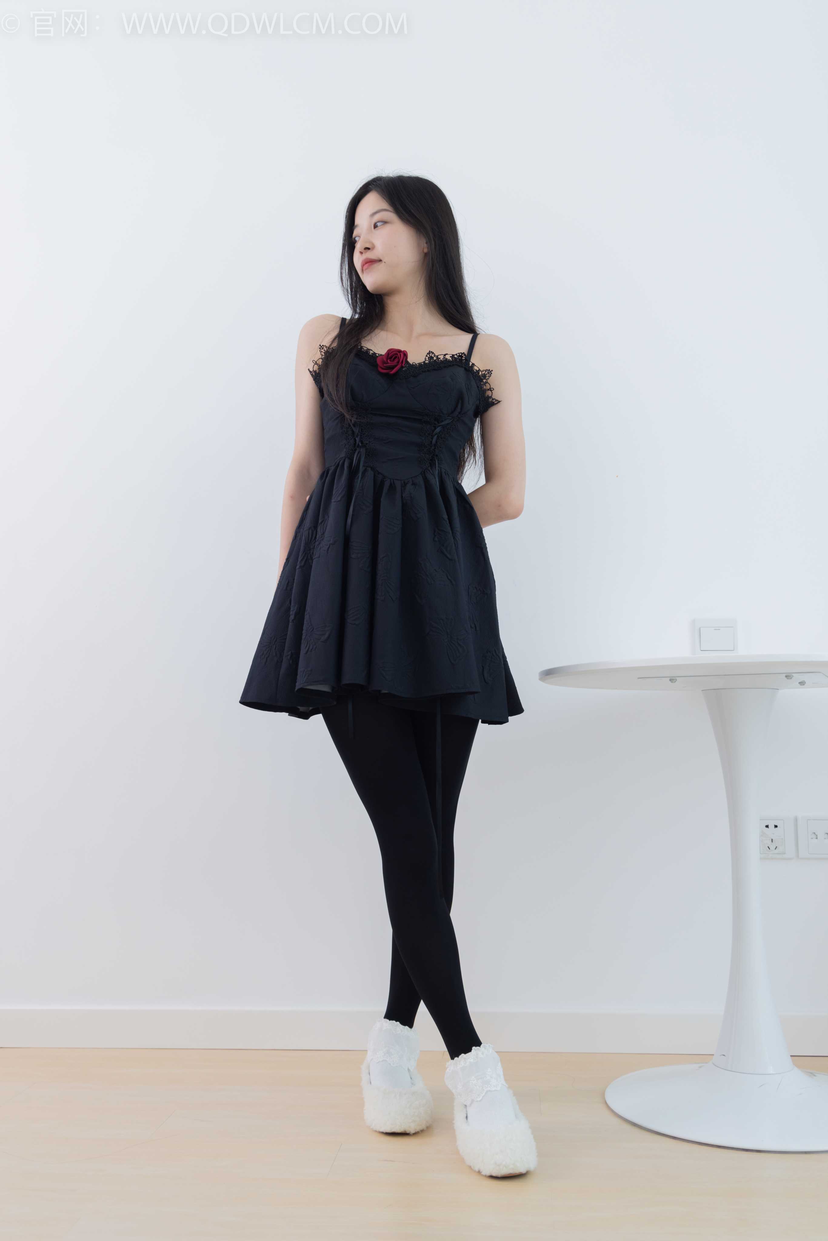 物恋传媒 NO.1722 茯苓-木叶落秋生 [170P-1V-3.9G]