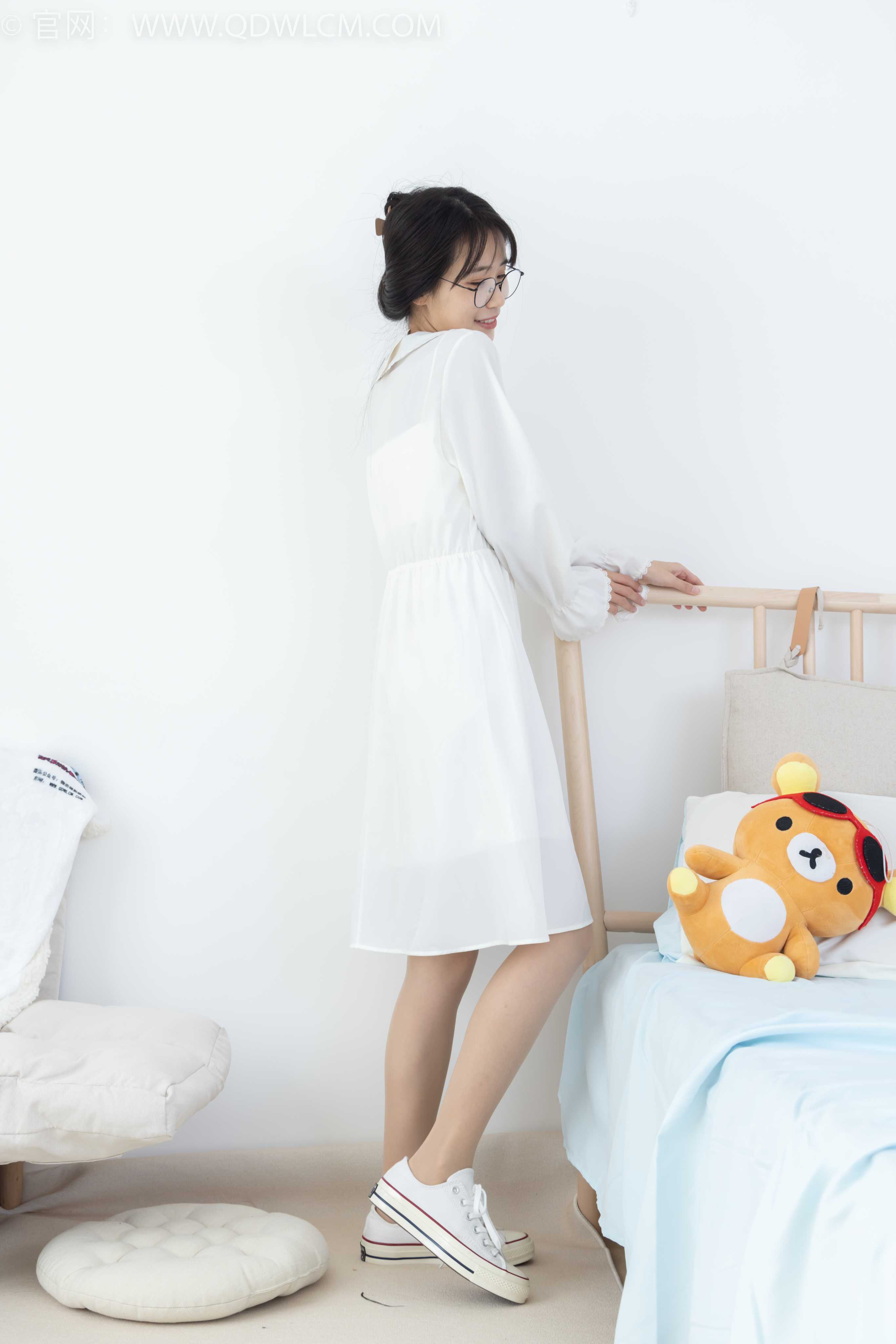 物恋传媒 NO.1754 菜菜-万籁俱静 [160P-1V-3.02G]