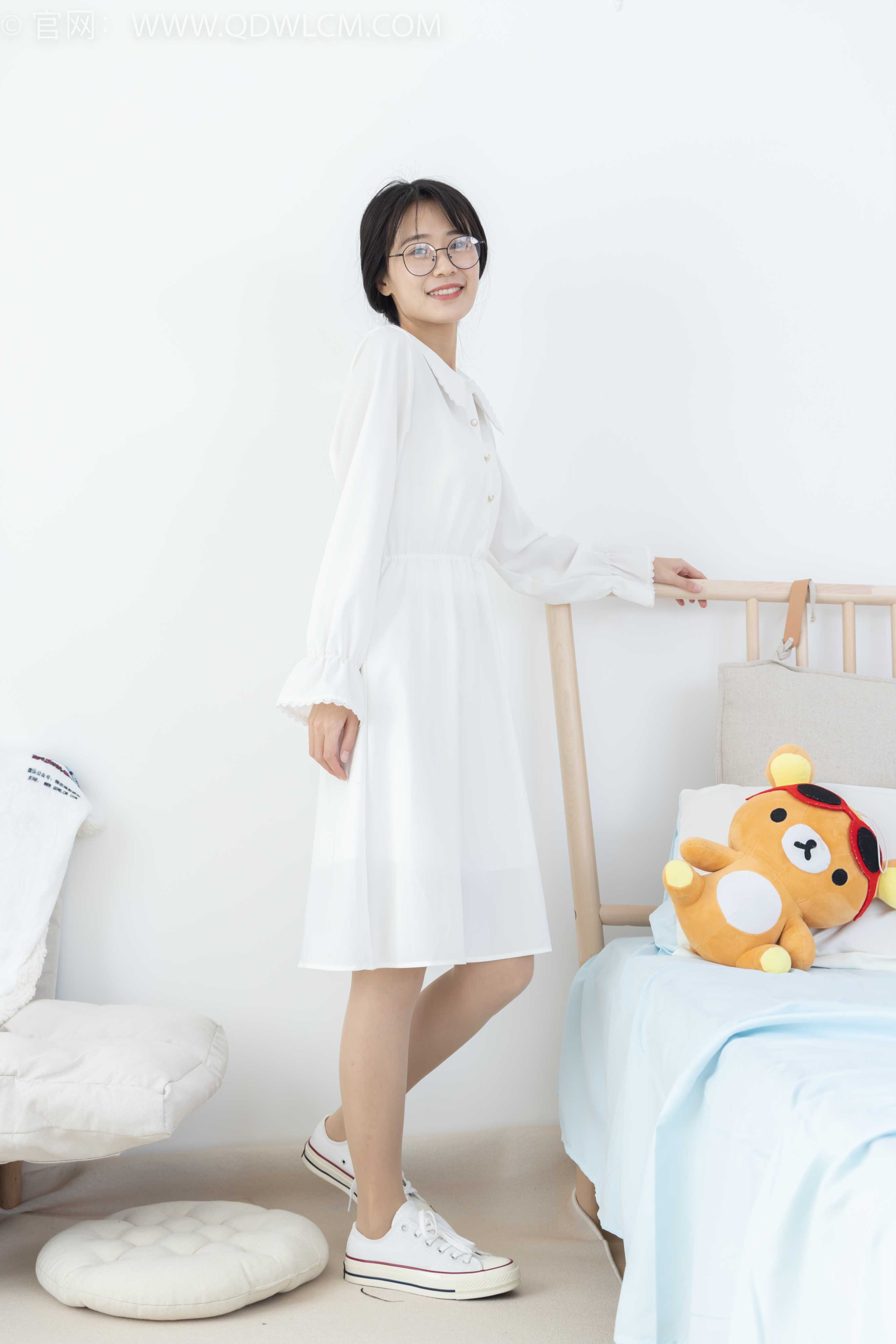 物恋传媒 NO.1754 菜菜-万籁俱静 [160P-1V-3.02G]