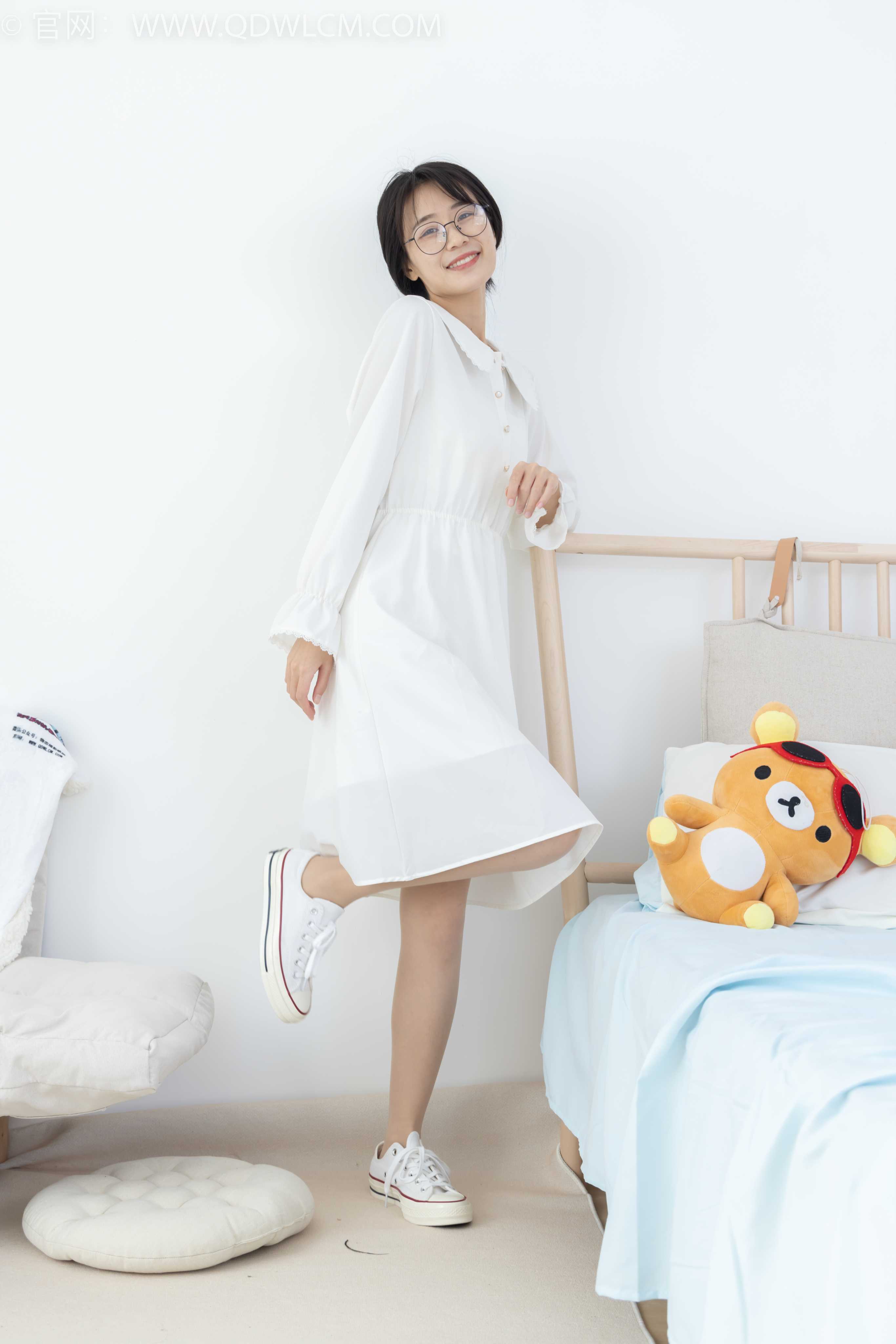 物恋传媒 NO.1754 菜菜-万籁俱静 [160P-1V-3.02G]