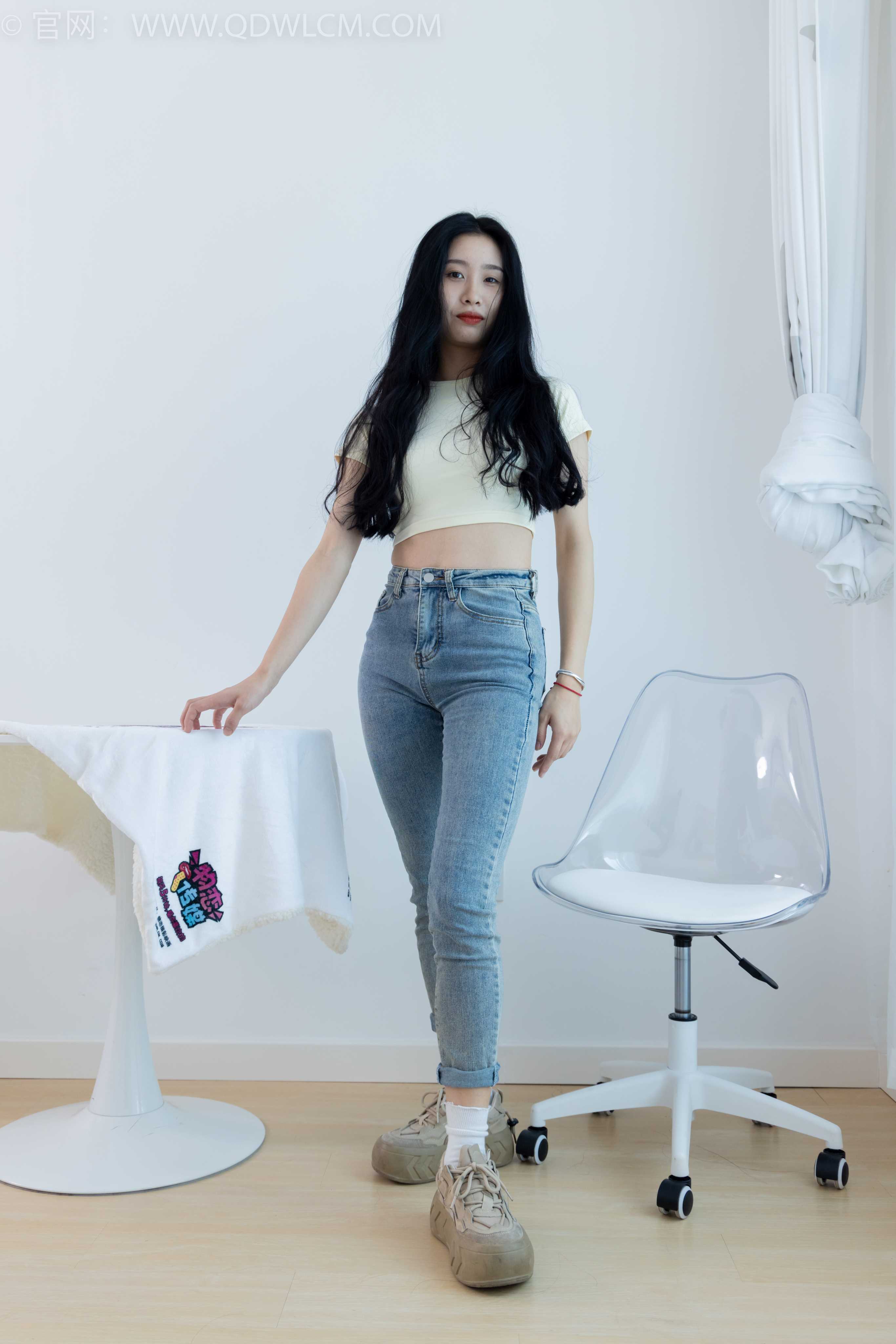 物恋传媒 NO.1783 绒绒-运动鞋、自然穿脏白棉袜（很脏）