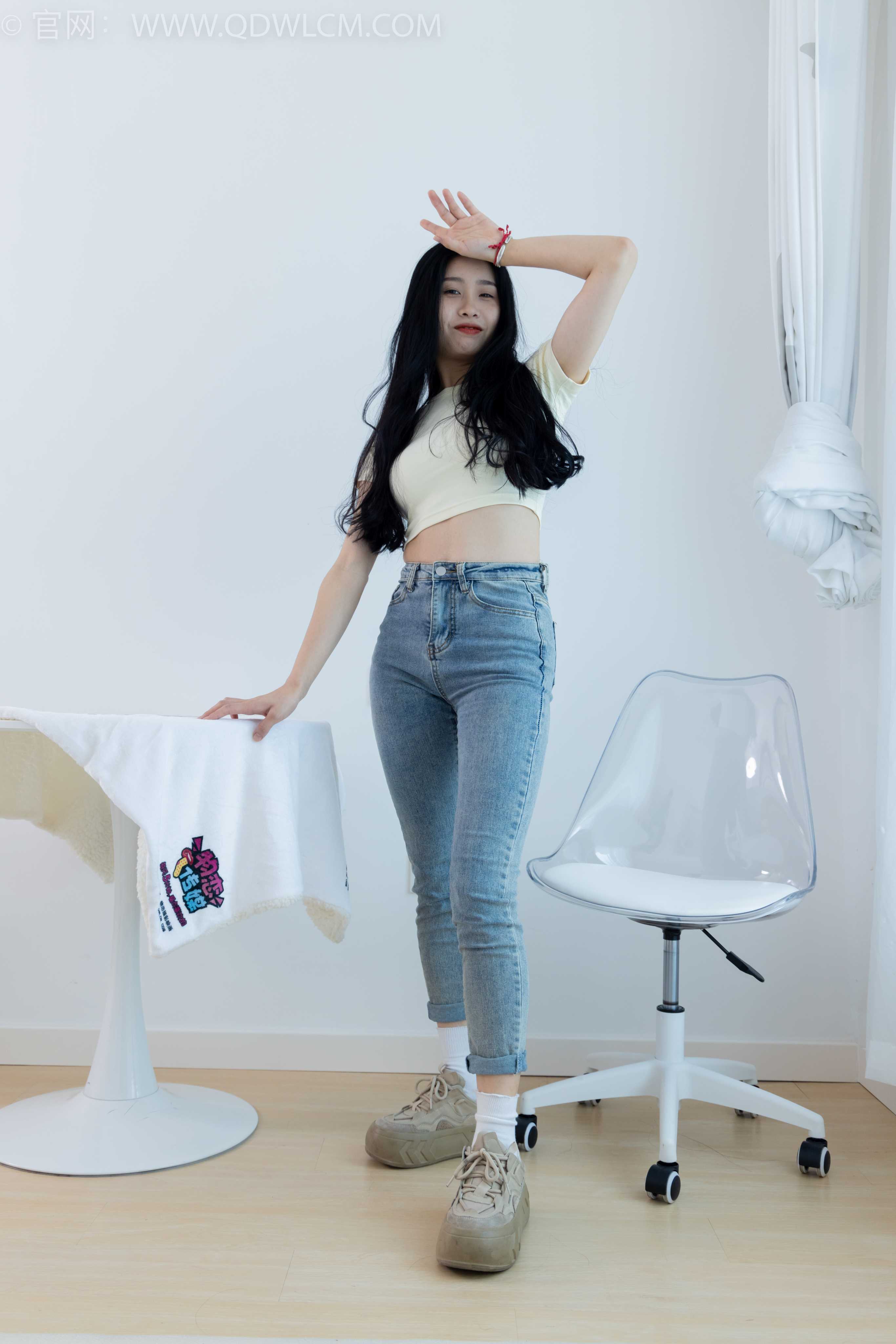 物恋传媒 NO.1783 绒绒-运动鞋、自然穿脏白棉袜（很脏）