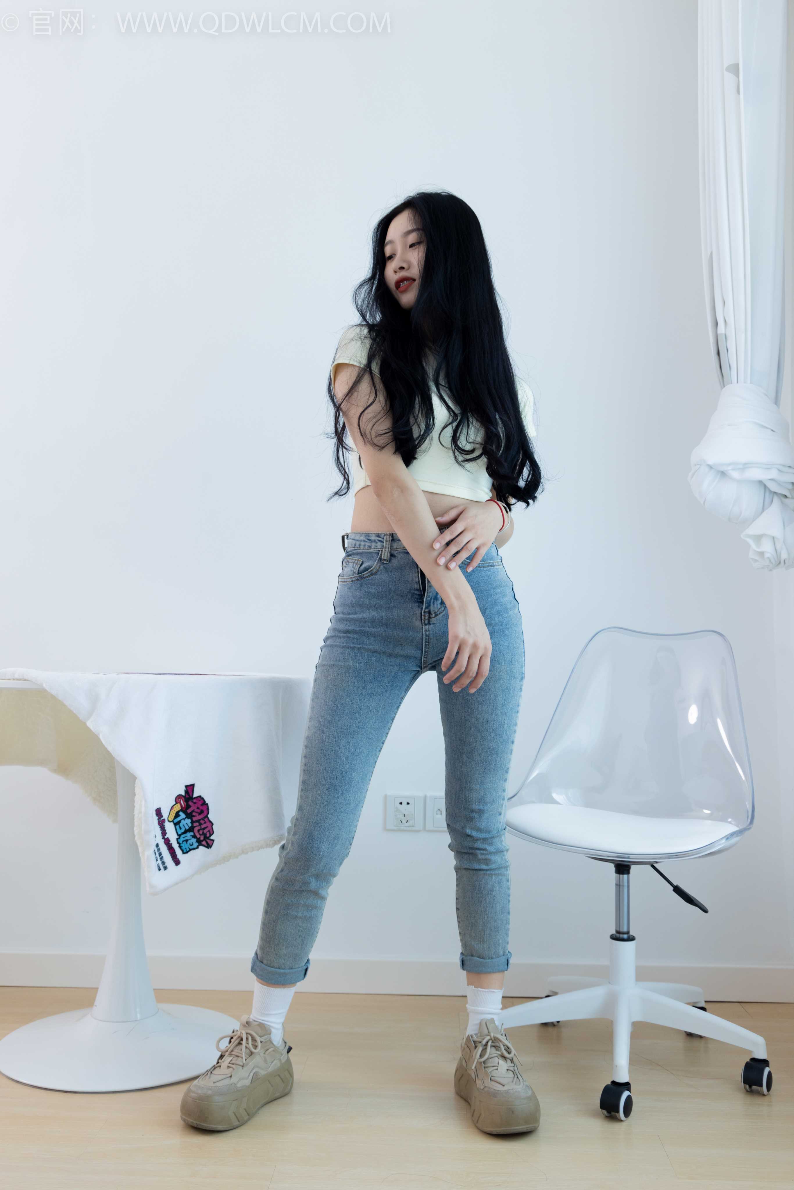 物恋传媒 NO.1783 绒绒-运动鞋、自然穿脏白棉袜（很脏）