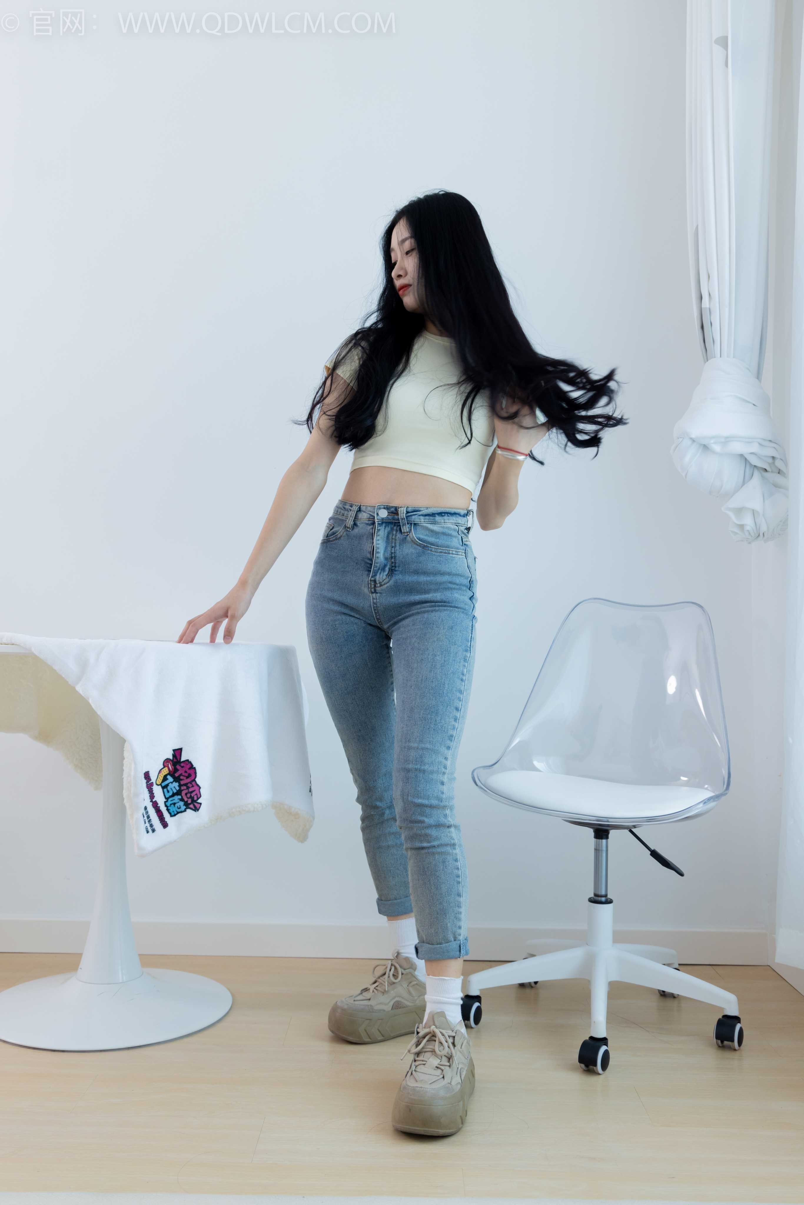 物恋传媒 NO.1783 绒绒-运动鞋、自然穿脏白棉袜（很脏）