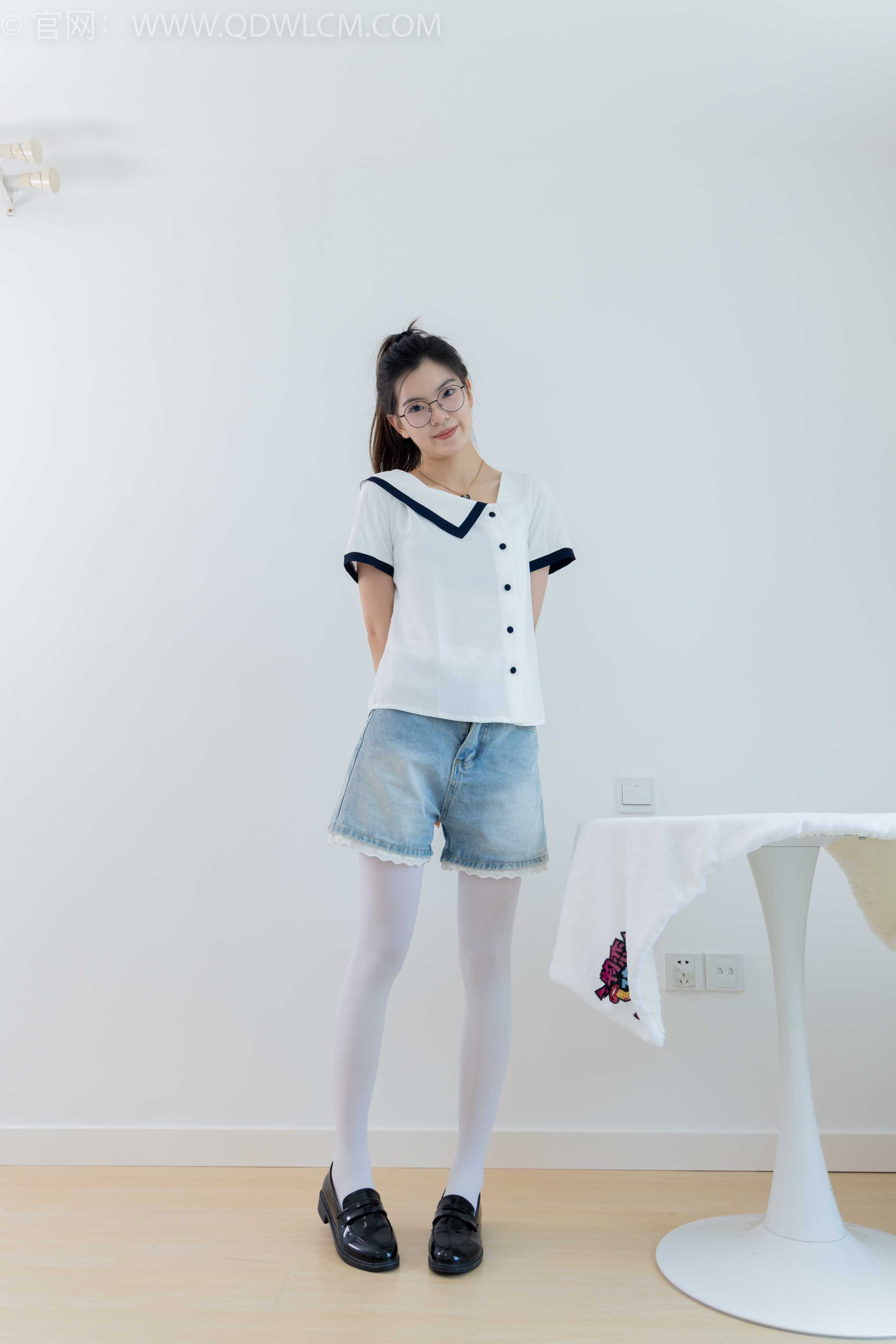 物恋传媒 NO.1785 青黛-皮鞋（红色美甲） 插图4