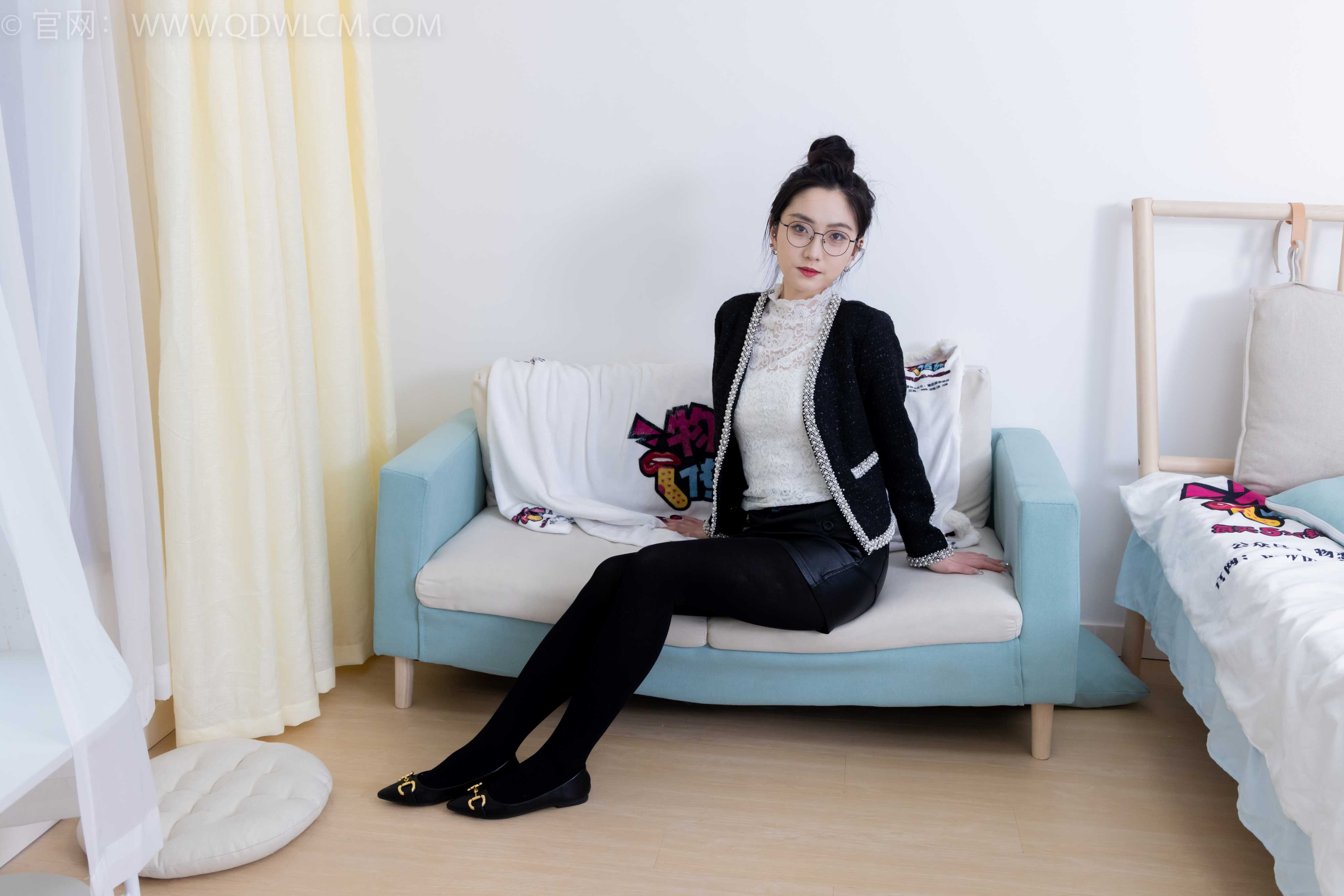 物恋传媒 NO.1852 川川-走过咖啡屋 [160P-1V-4.02G]