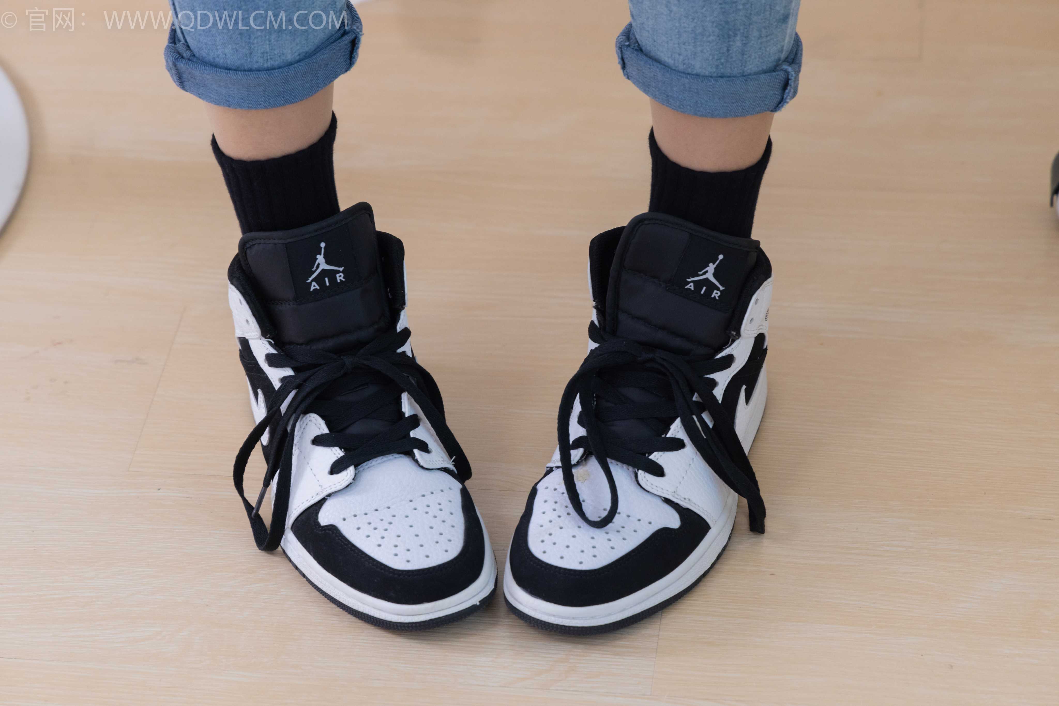 物恋传媒 NO.1864 茯苓-如果爱忘了 [180P-1V-5.6G]