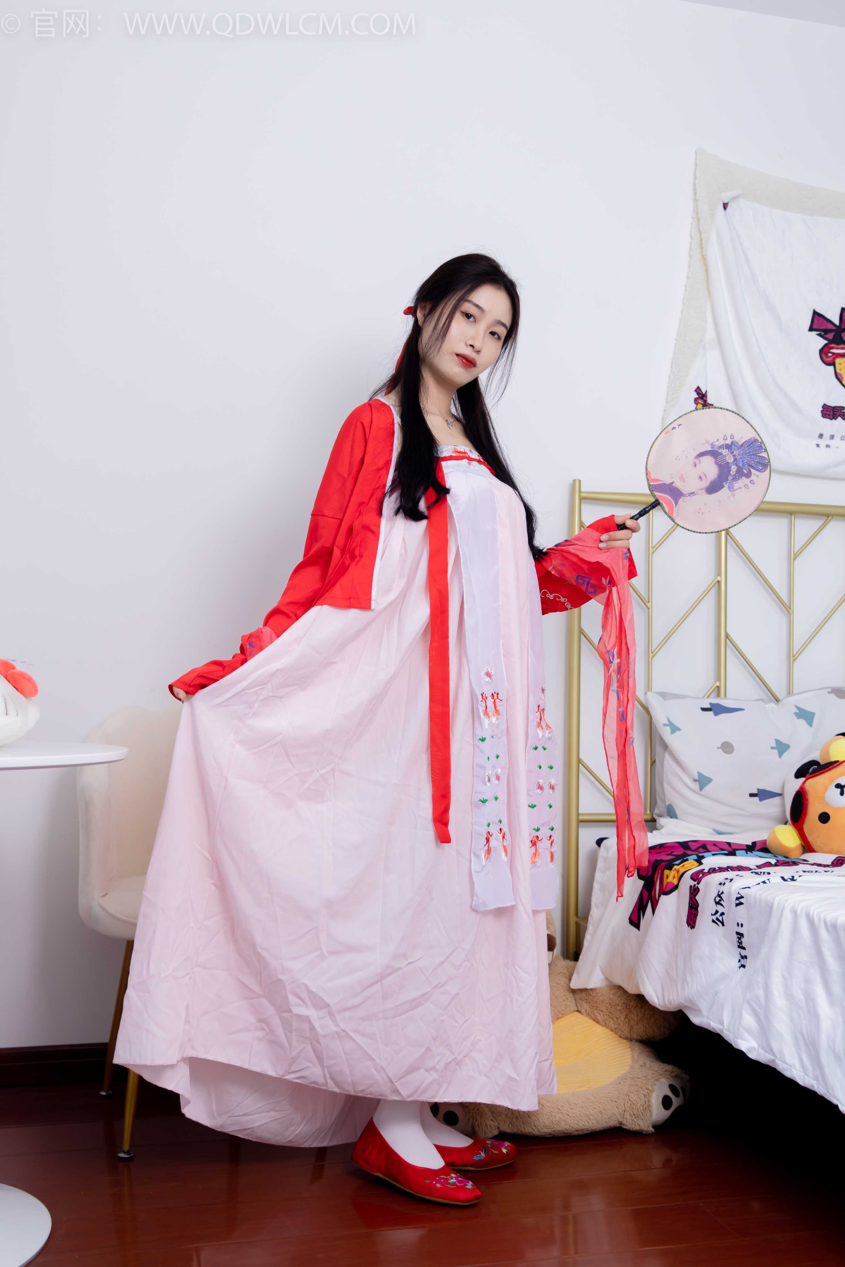 物恋传媒 NO.1872 绒绒-红衣飘飘 [180P-1V-3.84G]