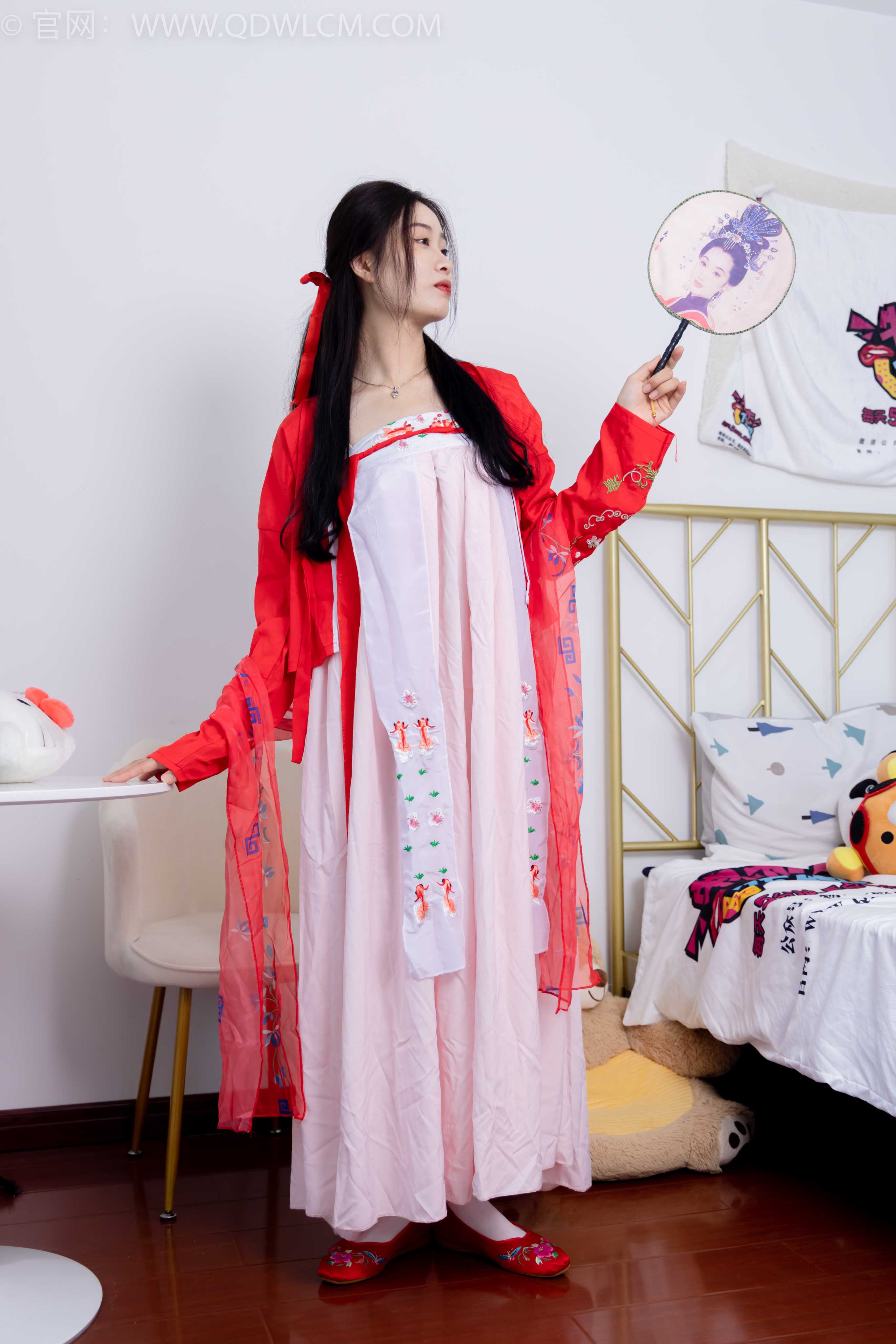 物恋传媒 NO.1872 绒绒-红衣飘飘 [180P-1V-3.84G]