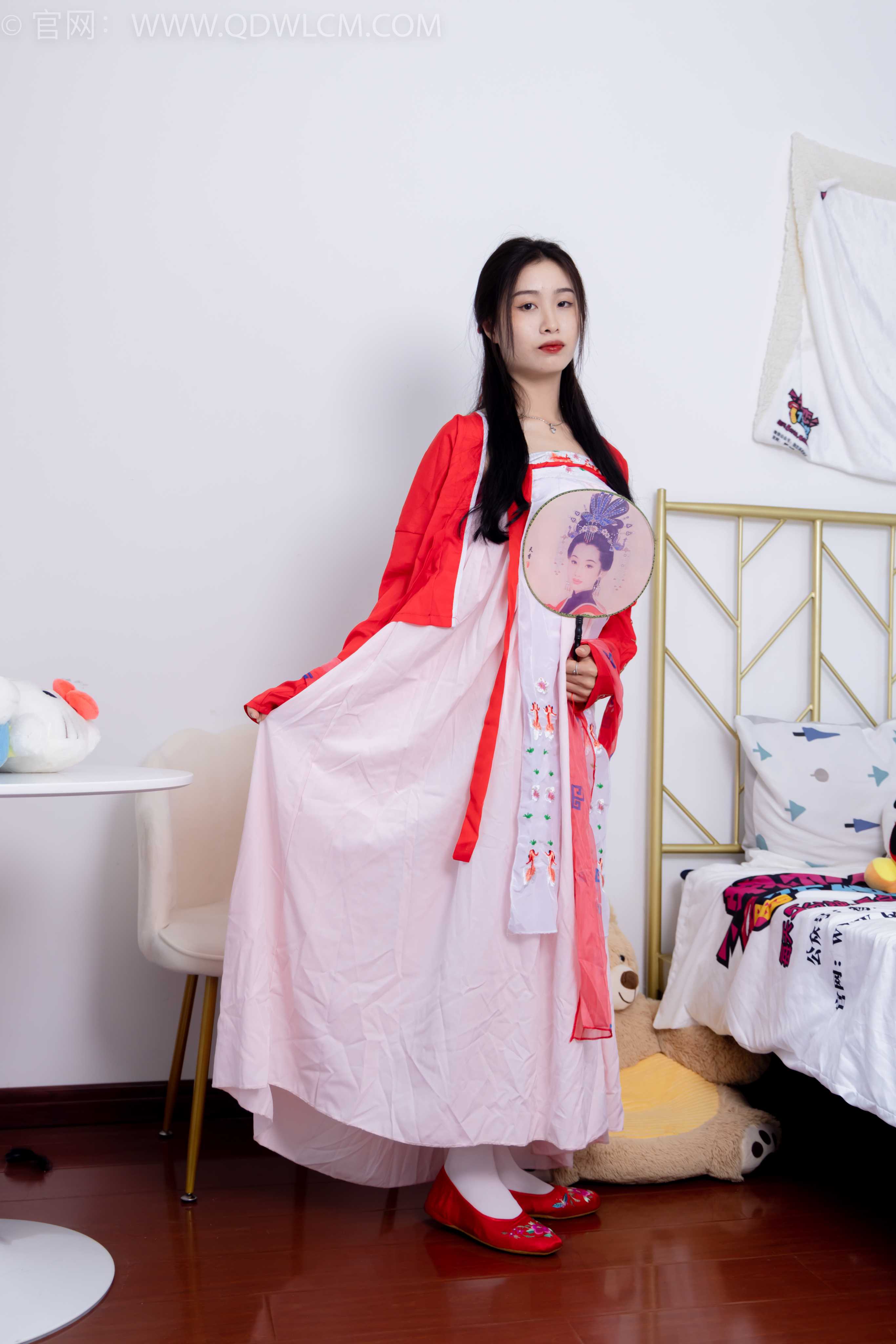 物恋传媒 NO.1872 绒绒-红衣飘飘 [180P-1V-3.84G]