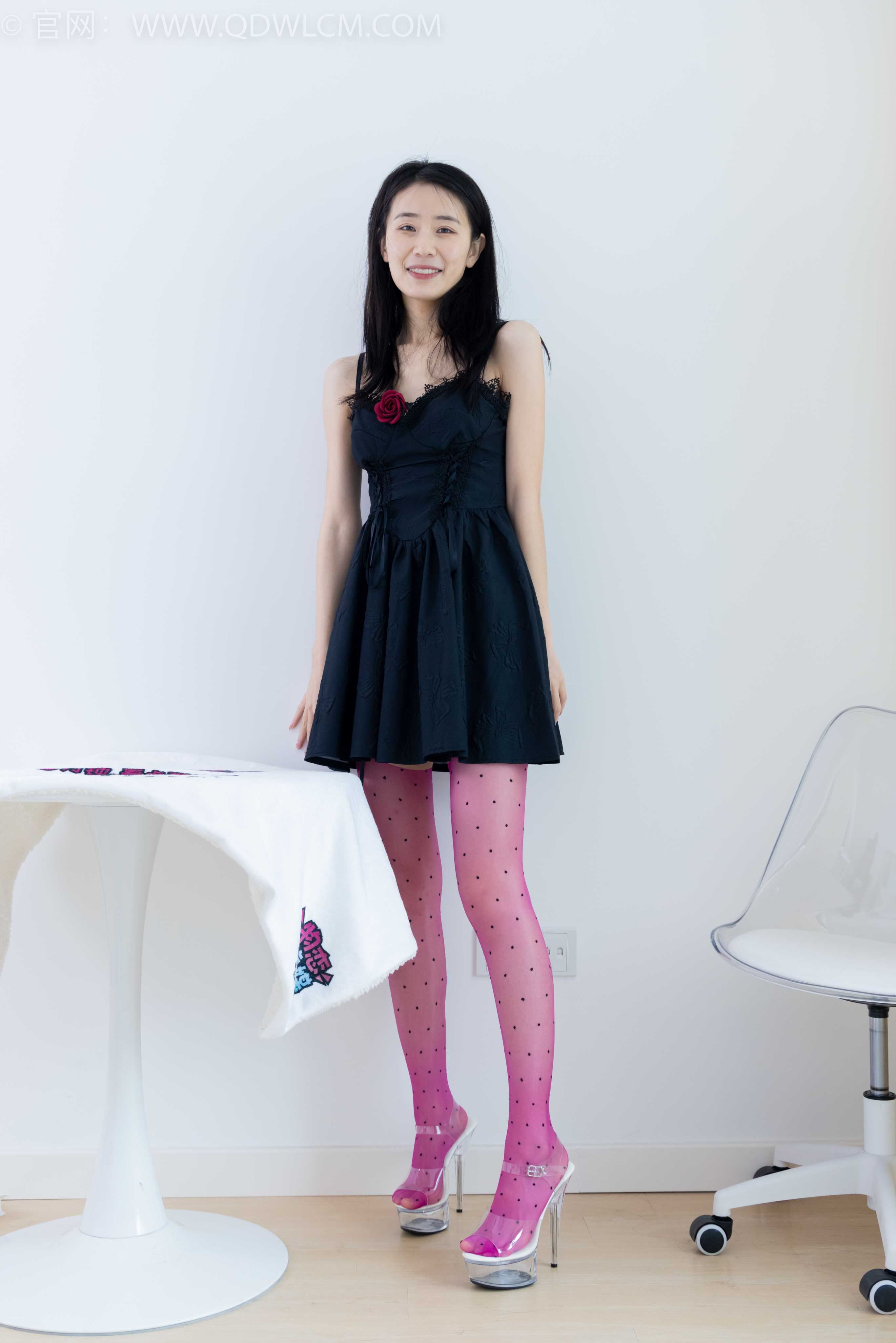 物恋传媒 NO.1885 菜菜-小小的感动 [160P-1V-4.23G]