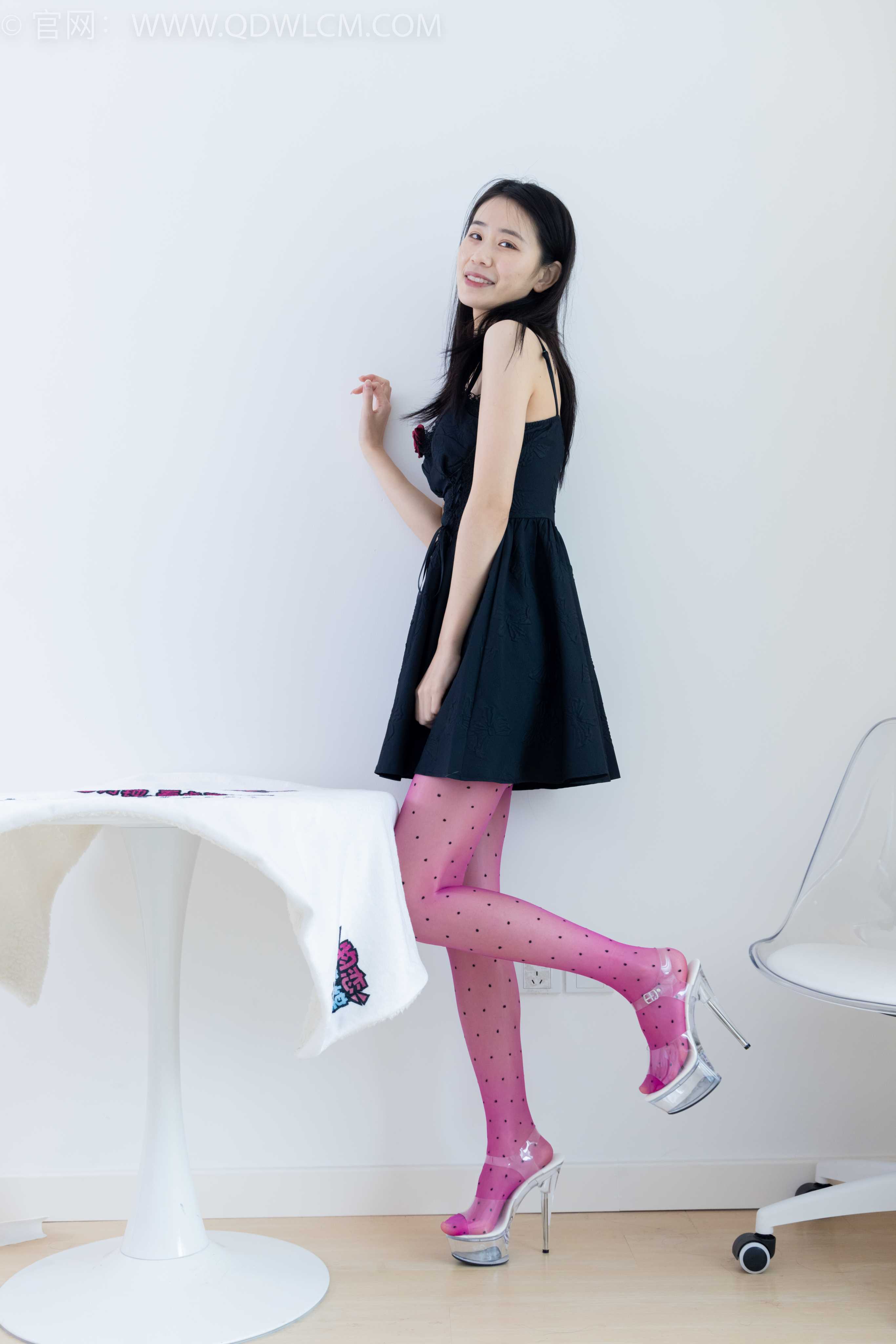 物恋传媒 NO.1885 菜菜-小小的感动 [160P-1V-4.23G]