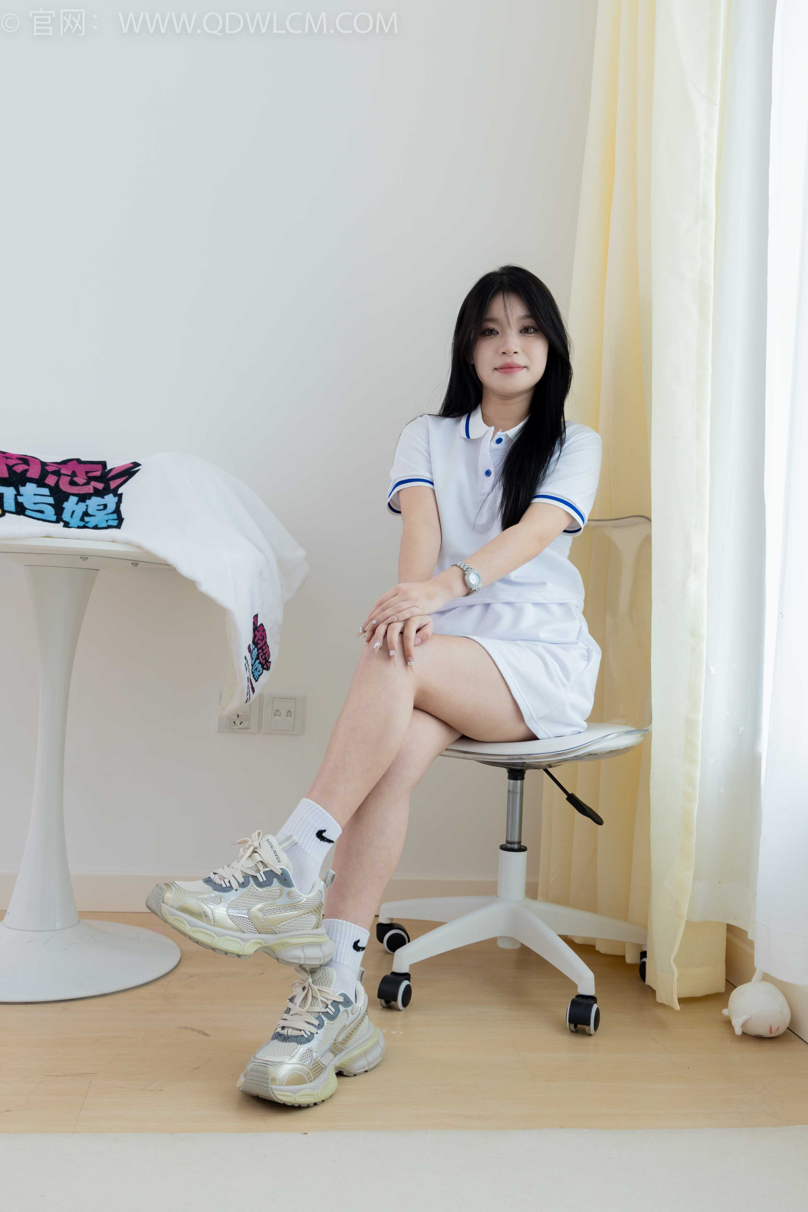 物恋传媒 NO.1888 闪闪-风禾尽起 [160P-1V-3.73G]