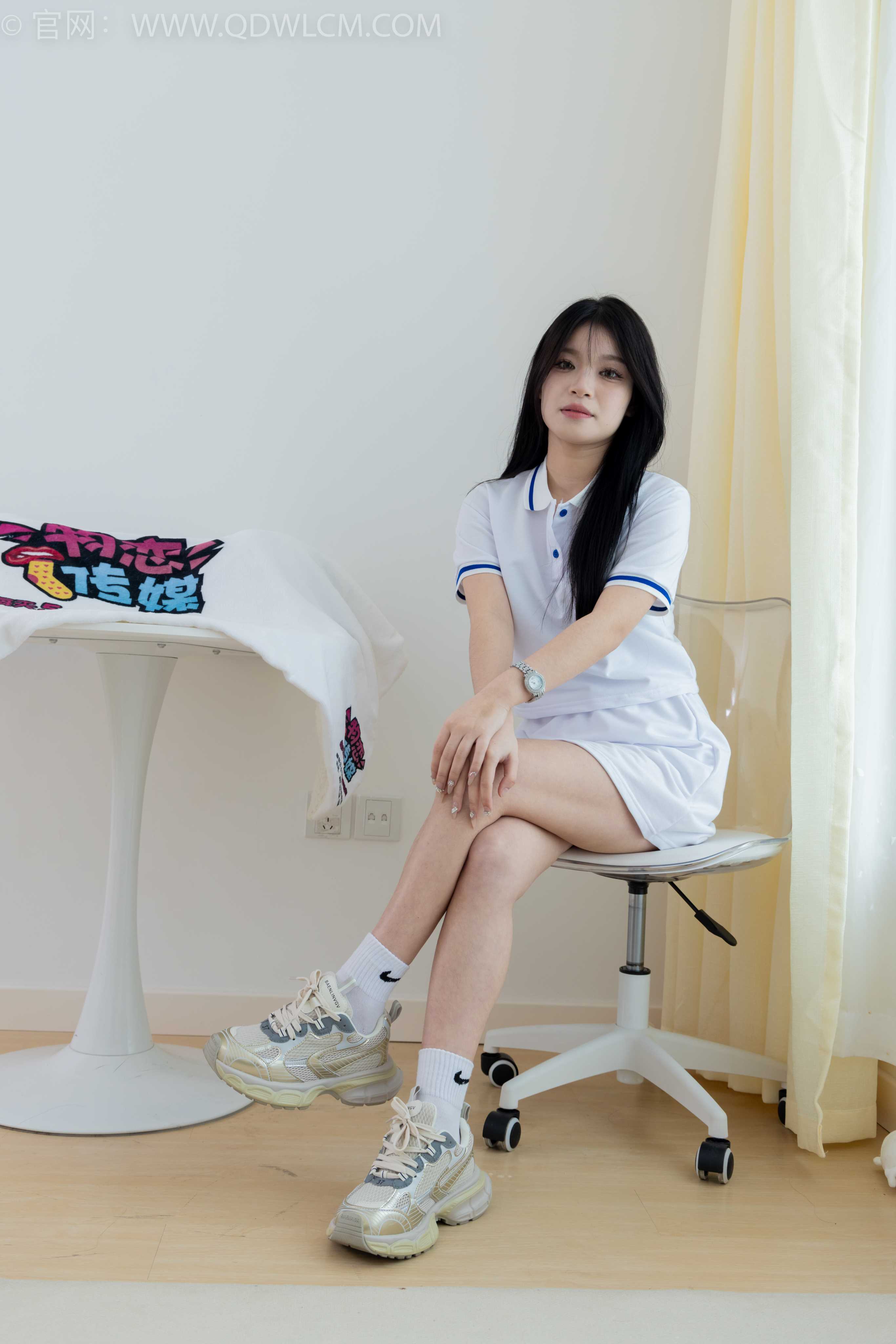 物恋传媒 NO.1888 闪闪-风禾尽起 [160P-1V-3.73G]