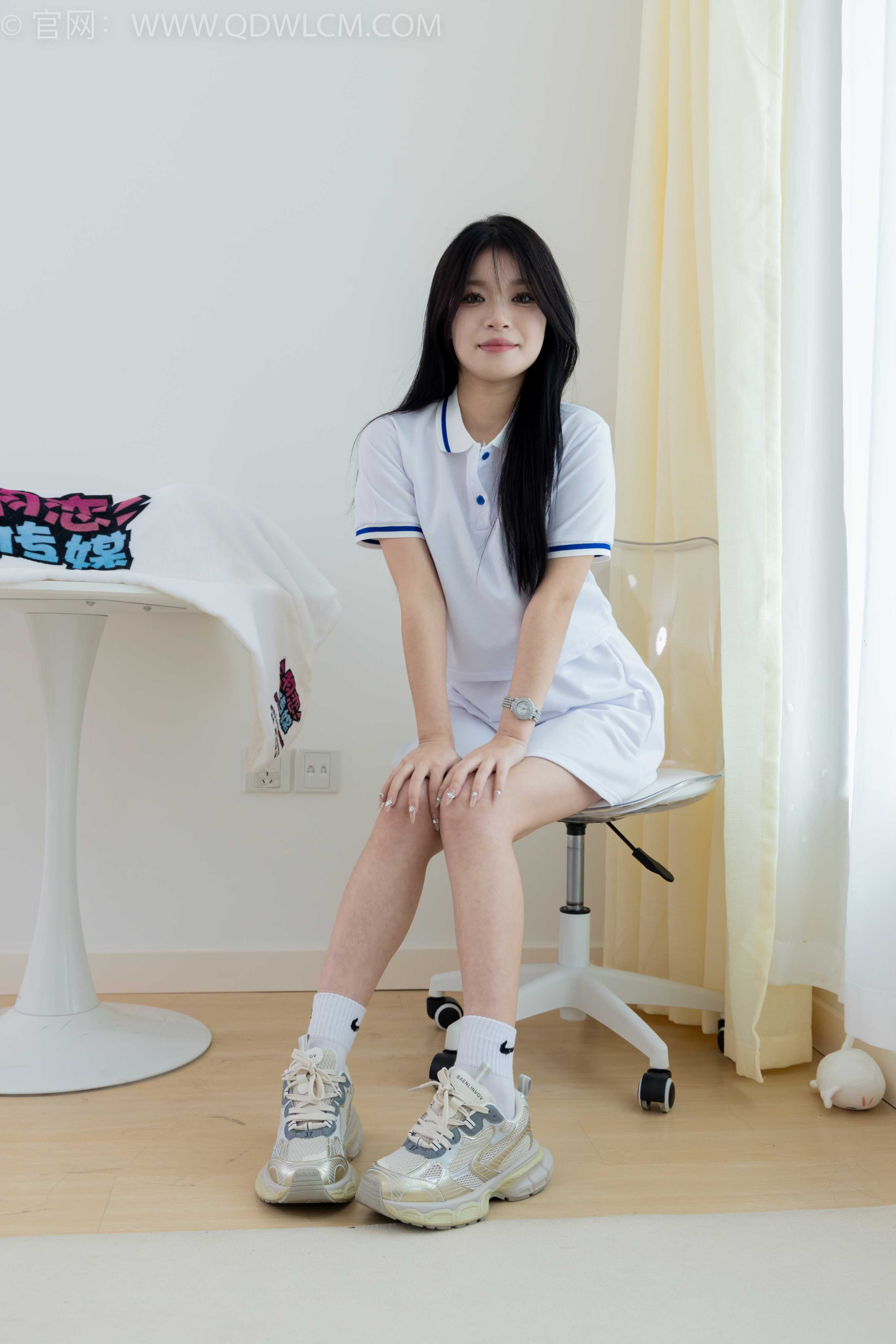 物恋传媒 NO.1888 闪闪-风禾尽起 [160P-1V-3.73G]