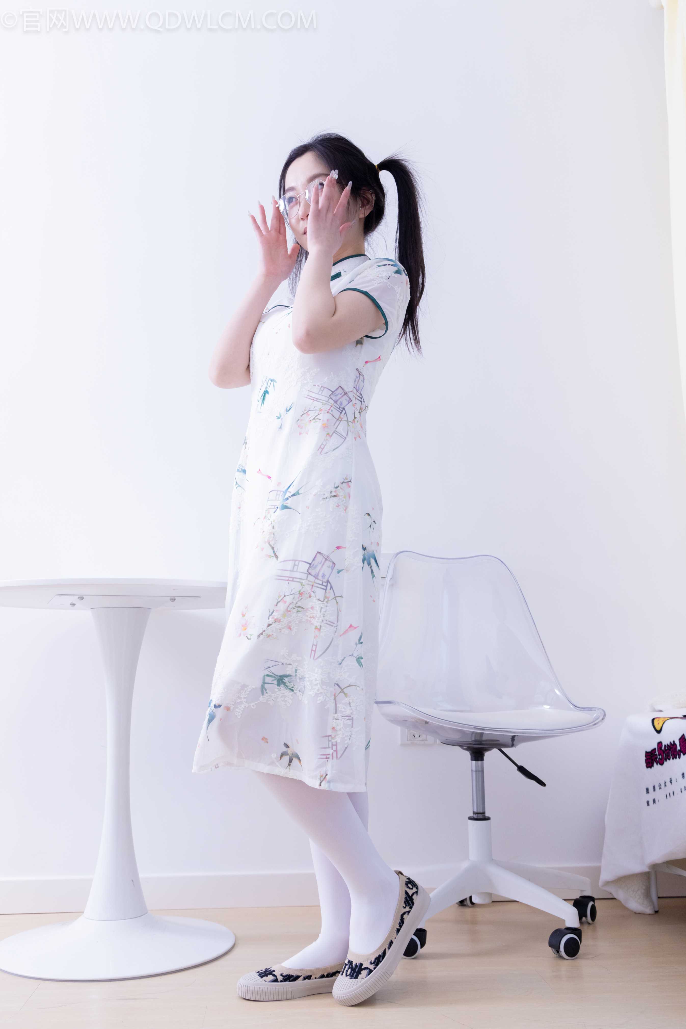 物恋传媒 NO.1935 川川-池中鱼 [159P-1V-4.61G]