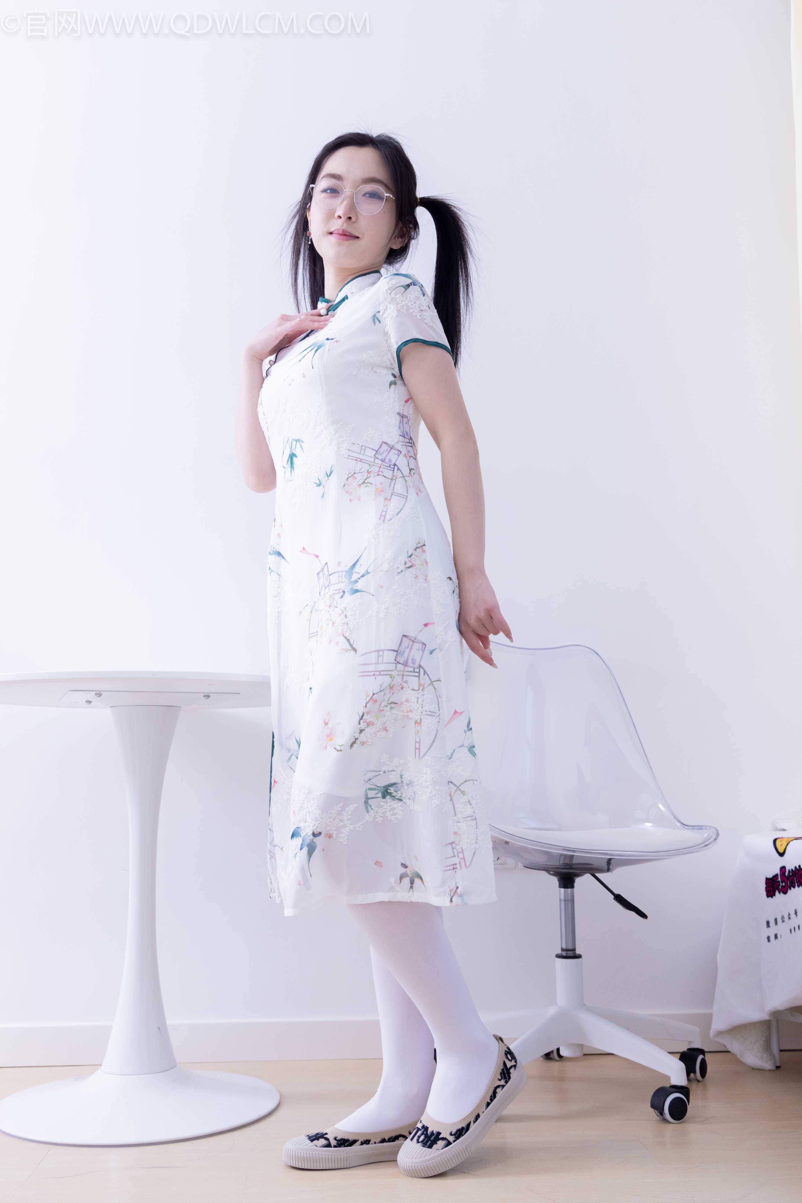 物恋传媒 NO.1935 川川-池中鱼 [159P-1V-4.61G]