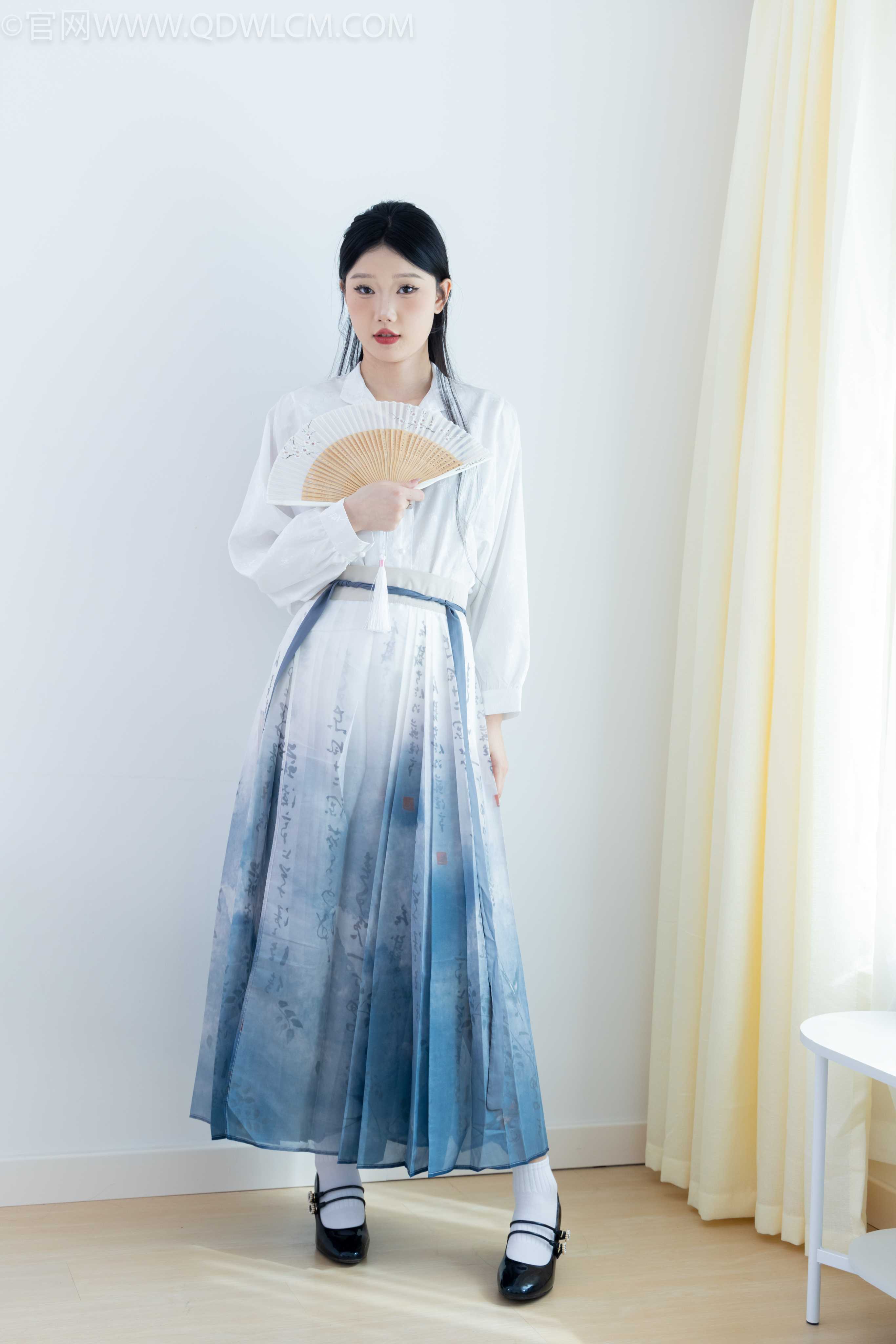 物恋传媒 NO.1938 小竹-清明雨上 [158P-1V-4.51G]