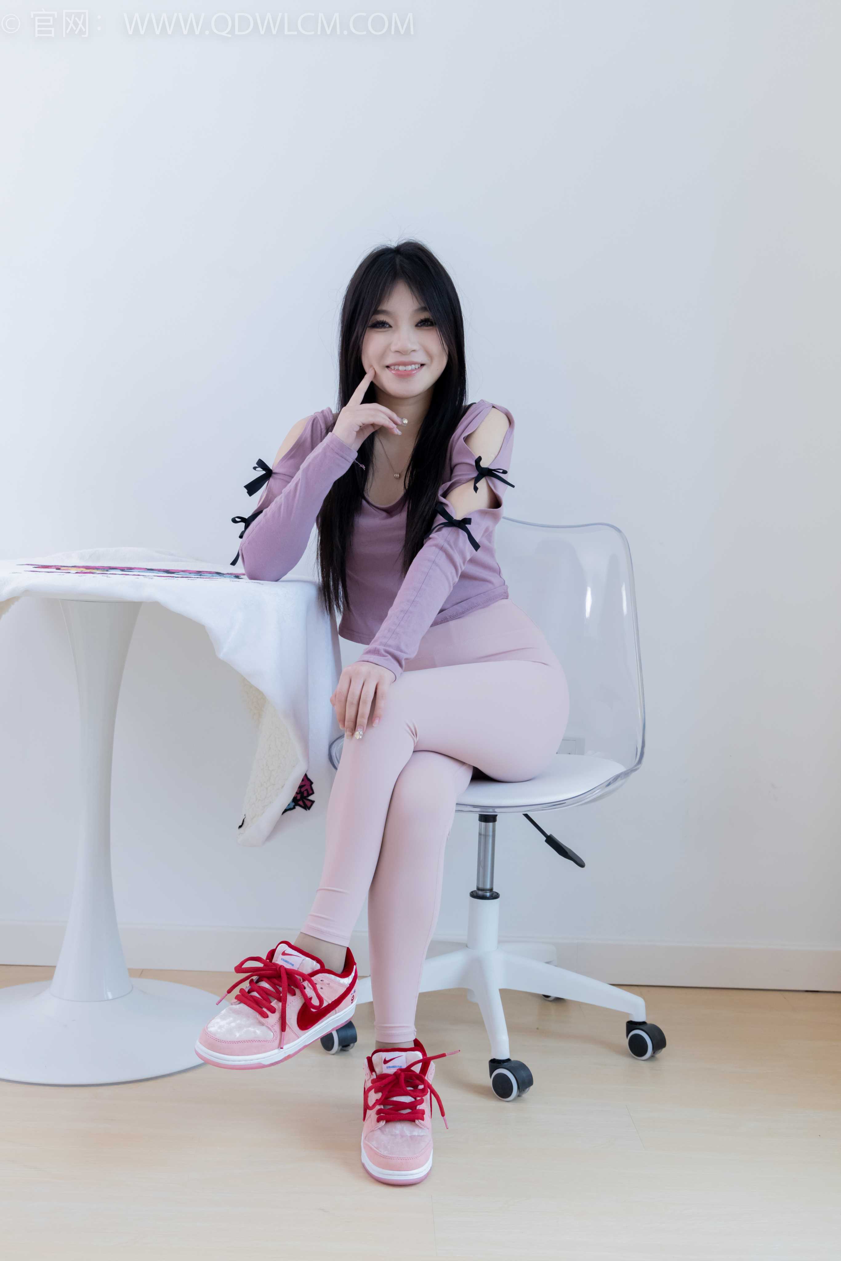 物恋传媒 NO.1993 闪闪-水的形状 [160P-1V-3.96G]