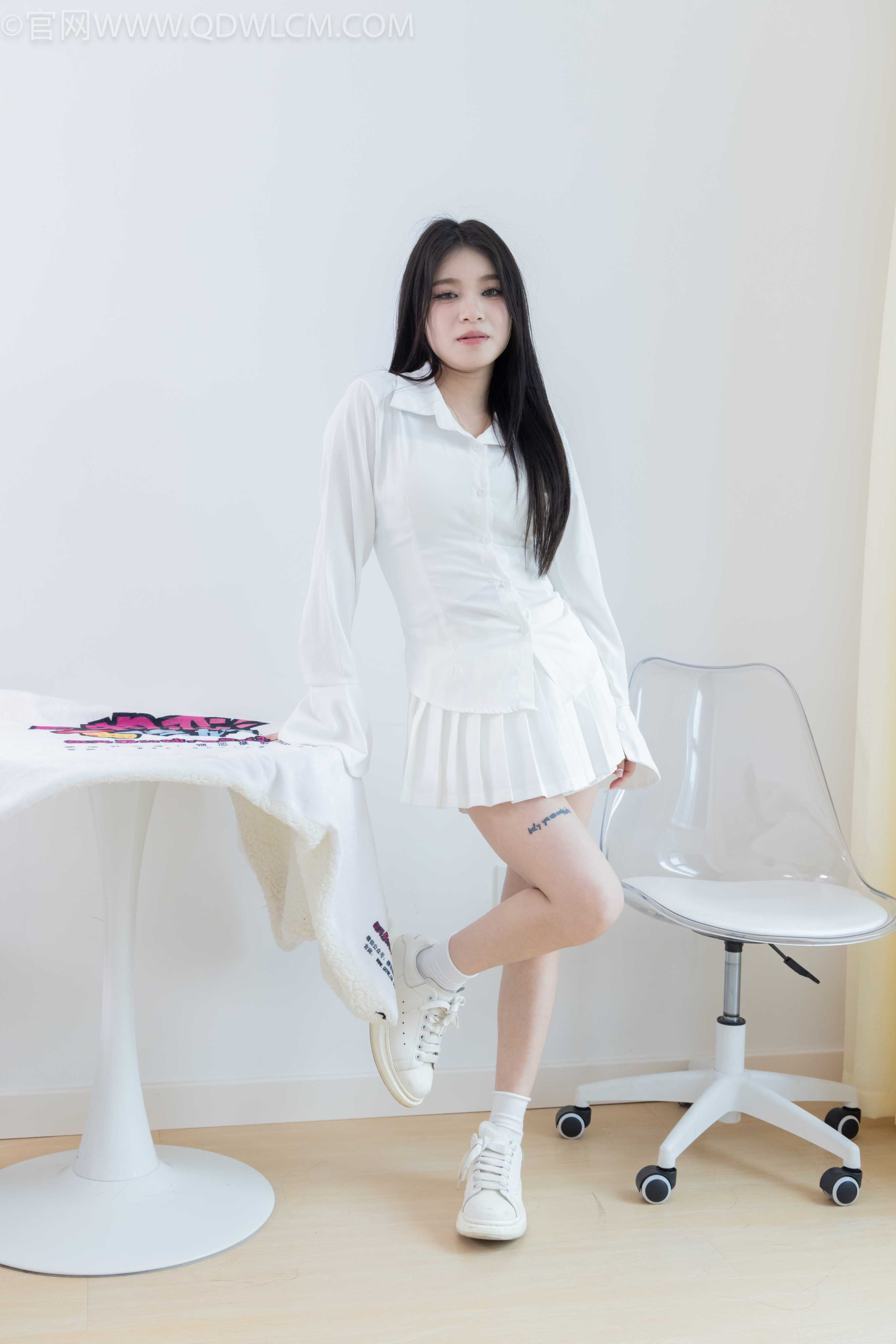 物恋传媒 NO.2014 闪闪-风来自你的方向 [157P-1V-4.61G]