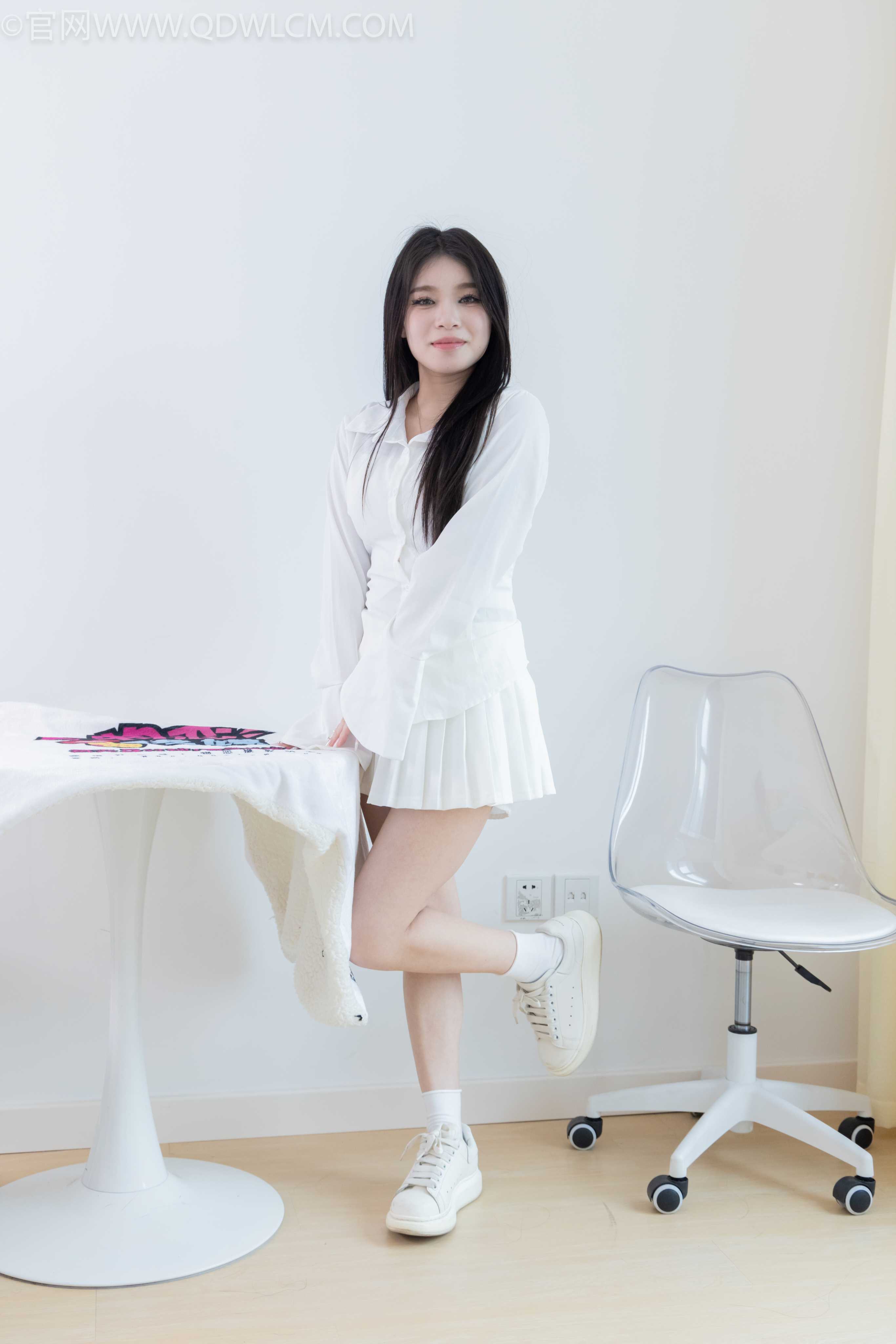 物恋传媒 NO.2014 闪闪-风来自你的方向 [157P-1V-4.61G]