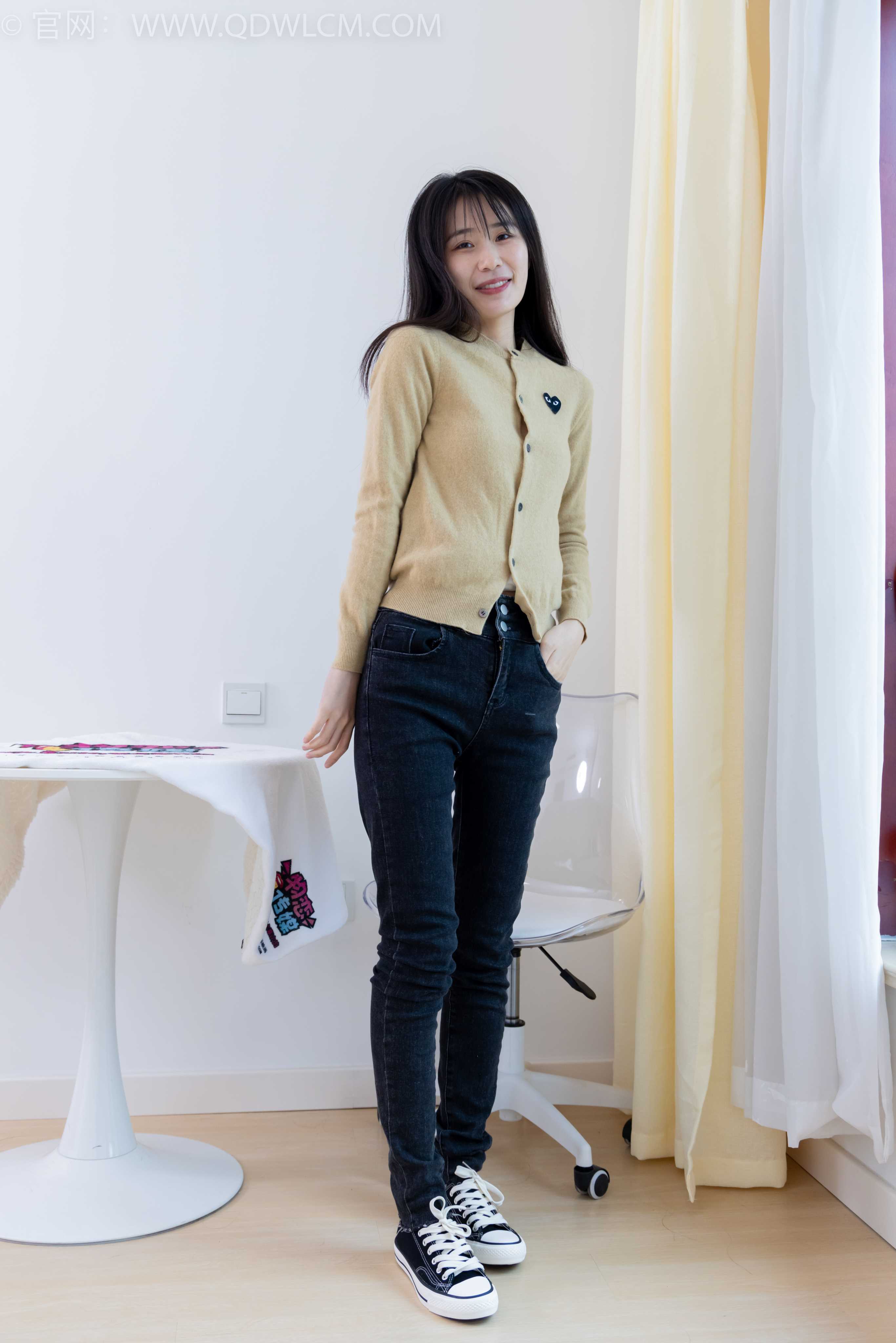 物恋传媒 NO.2033 菜菜-熟悉的面孔 [160P-1V-4.9G]