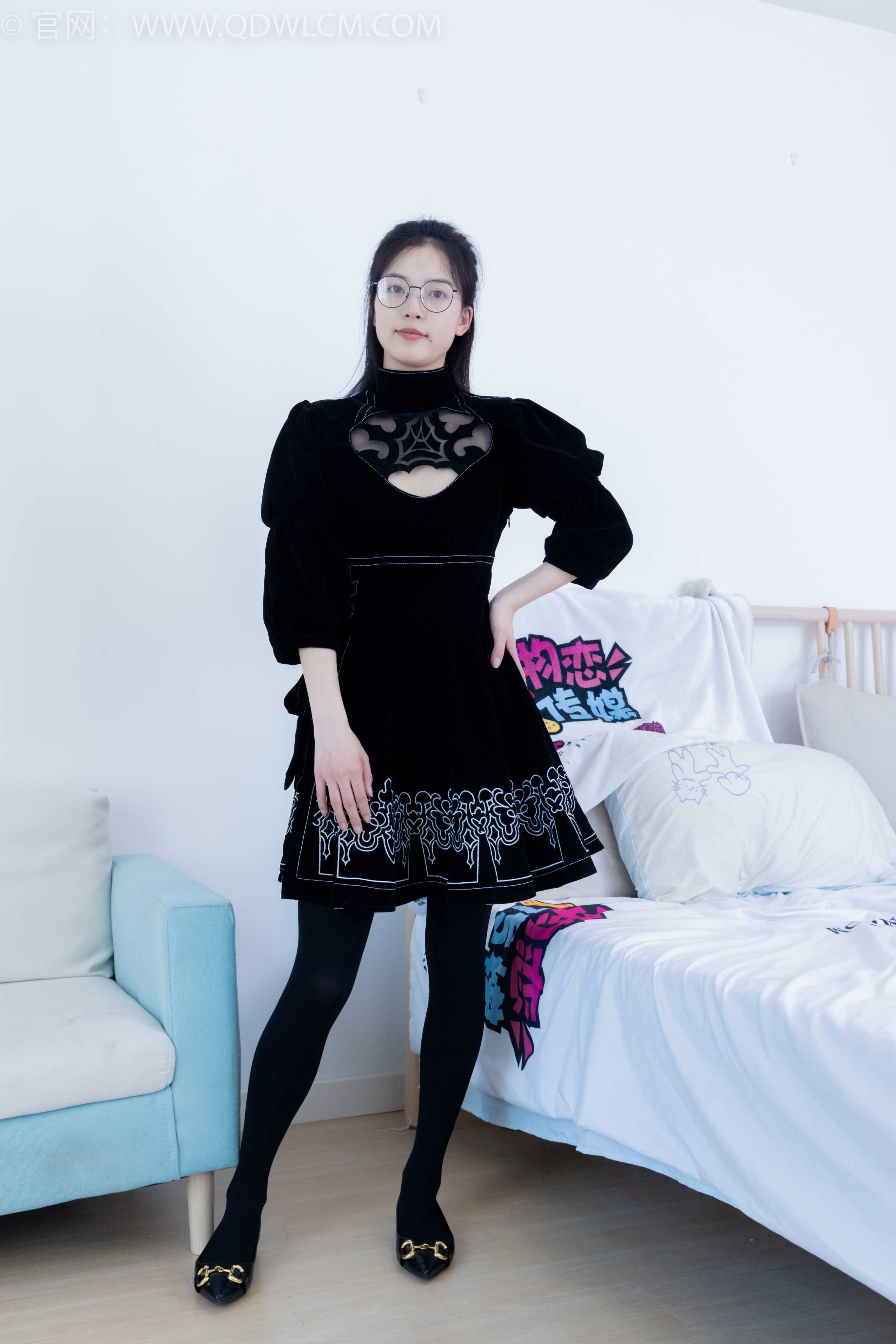 物恋传媒 NO.2042 茯苓-樱花覆盖地面 [240P-1V-7.53G]