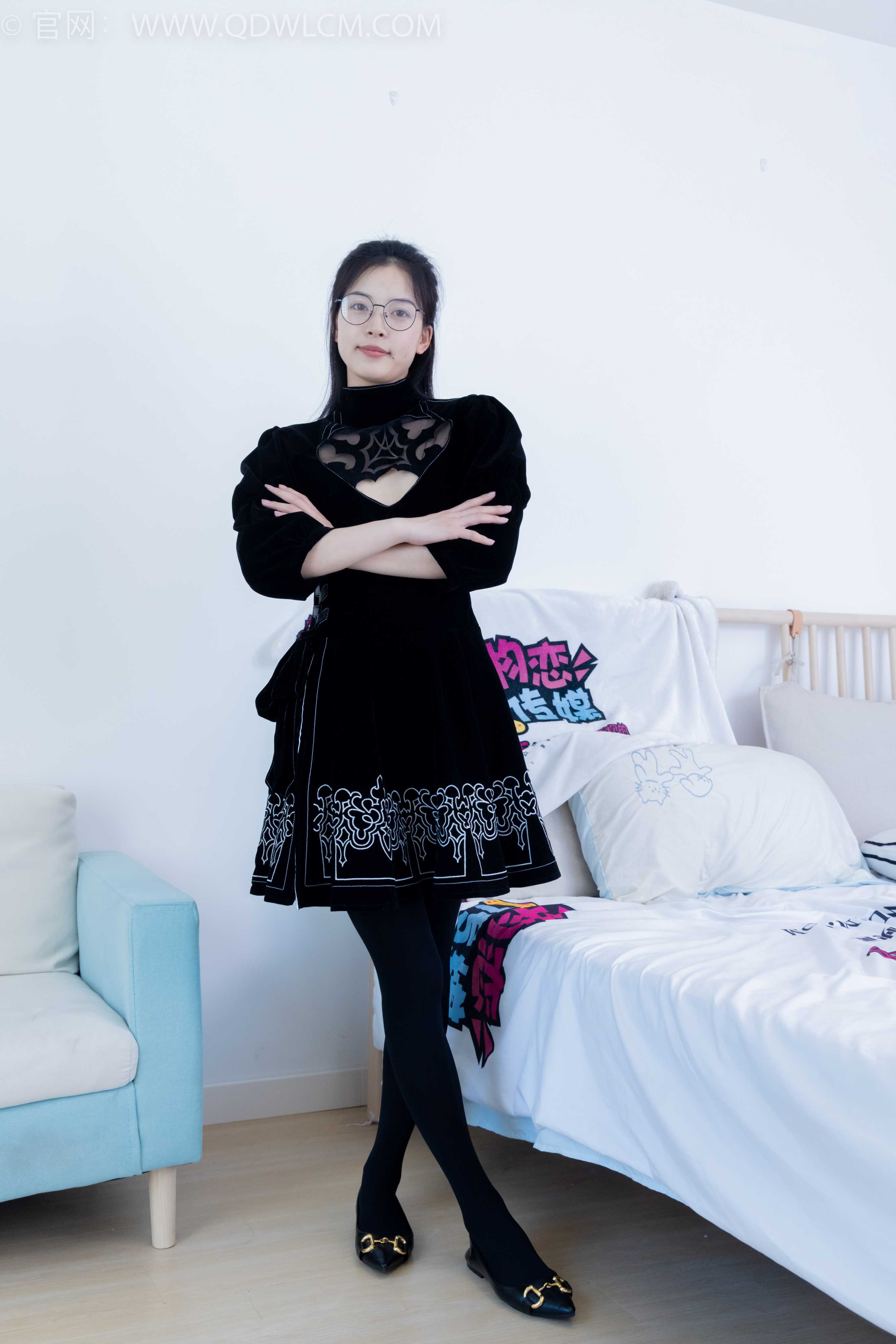 物恋传媒 NO.2042 茯苓-樱花覆盖地面 [240P-1V-7.53G]