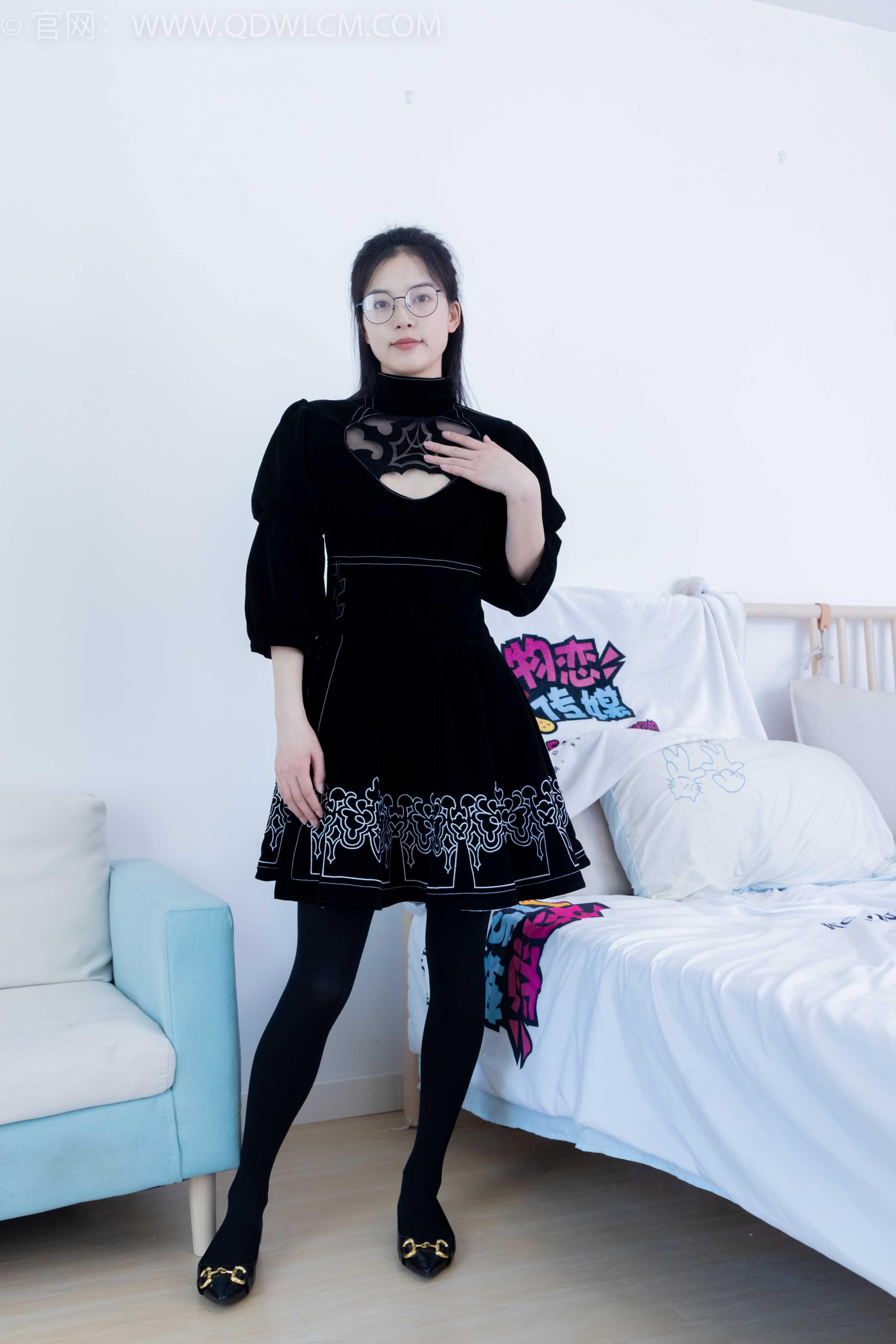 物恋传媒 NO.2042 茯苓-樱花覆盖地面 [240P-1V-7.53G]