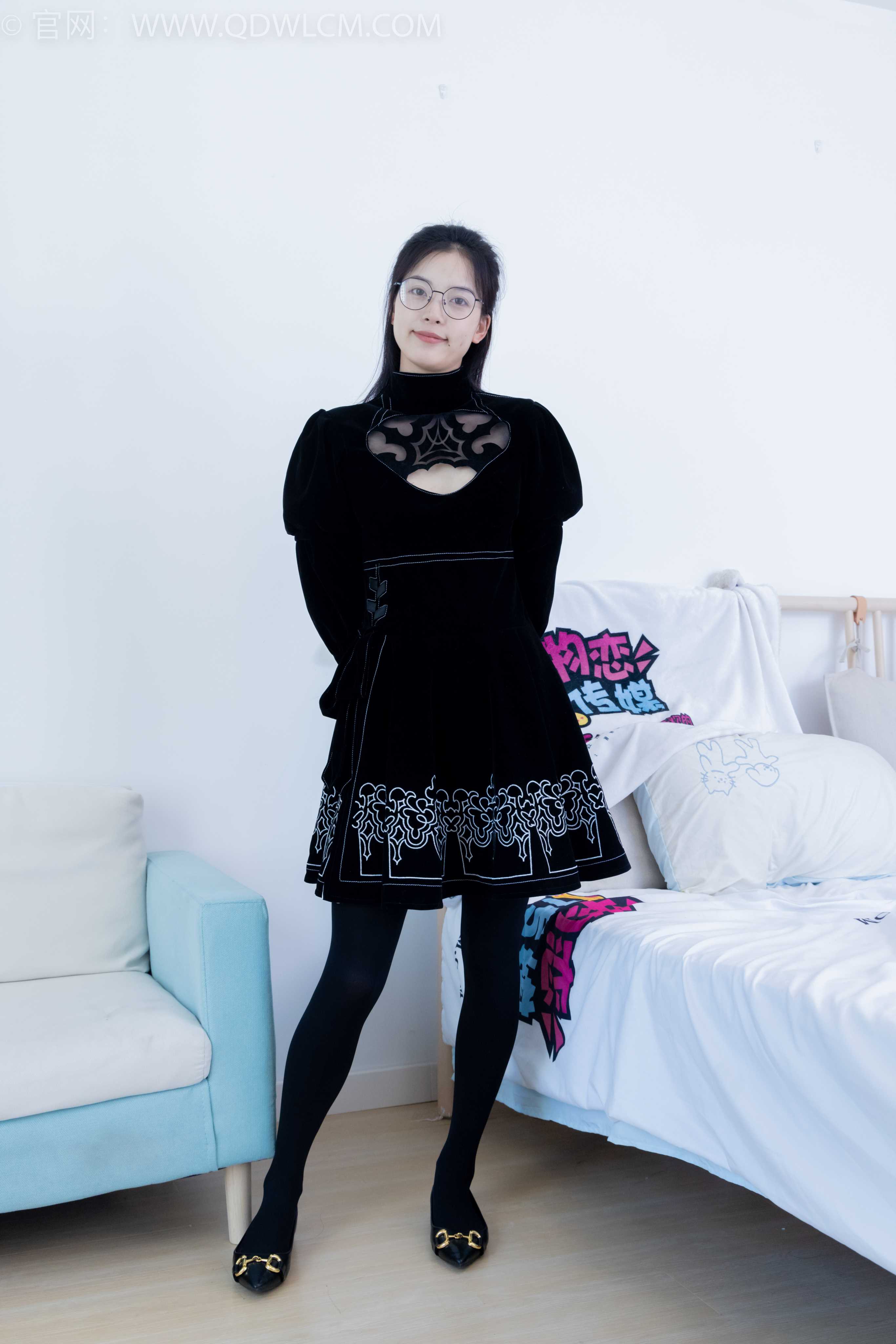 物恋传媒 NO.2042 茯苓-樱花覆盖地面 [240P-1V-7.53G]