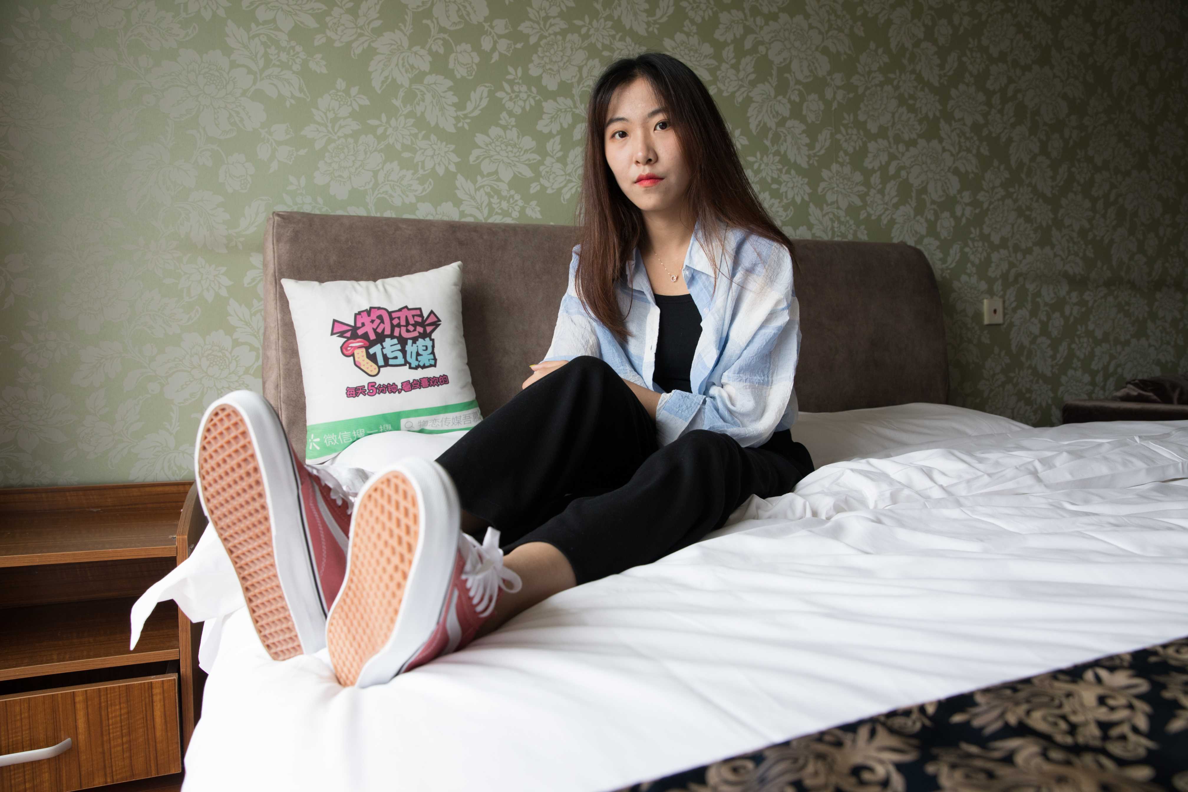 物恋传媒 No.207 elise-粉红色的小俏皮  [214P+1V6.2G]