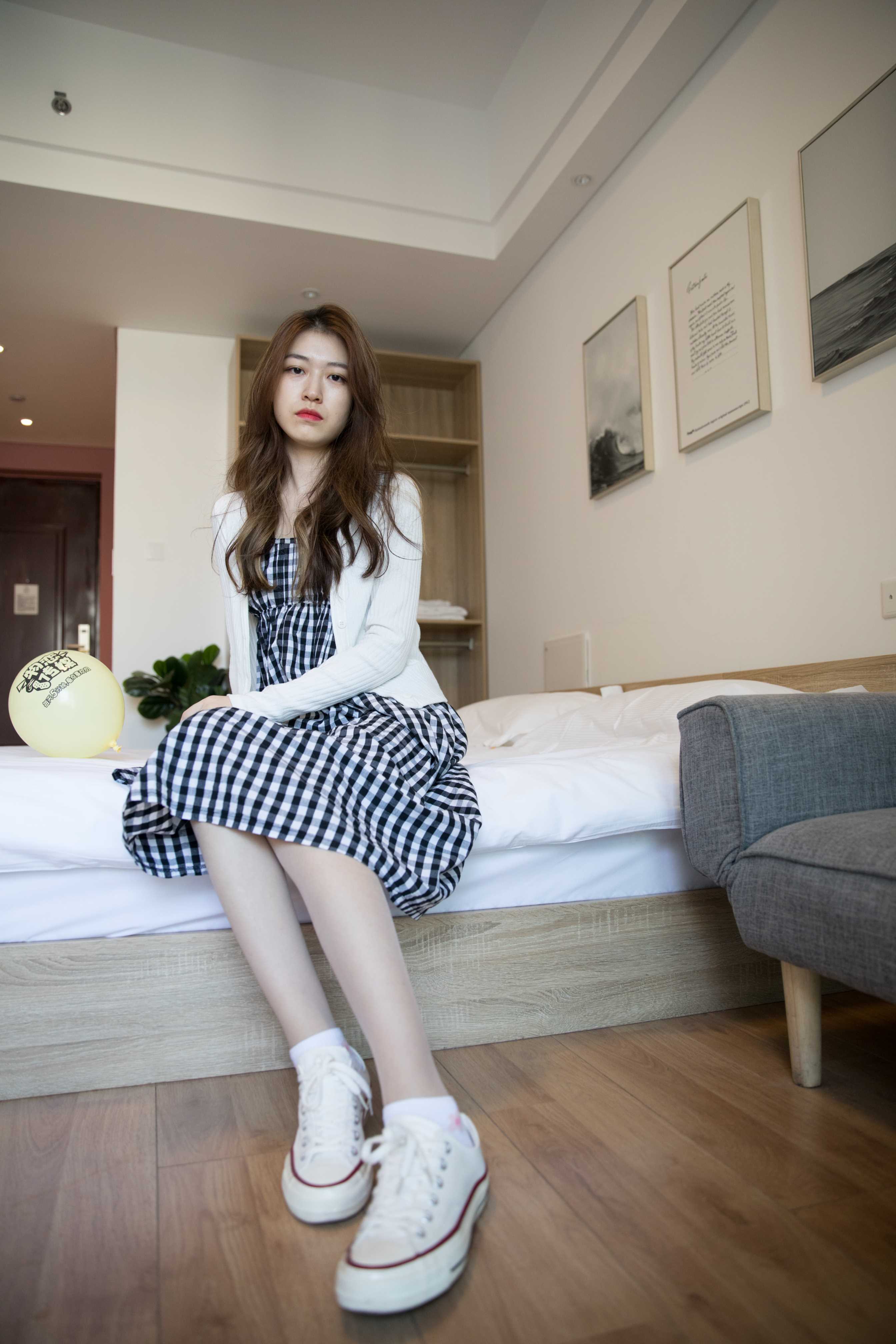 物恋传媒 No.220 佳琪-小清新里的感姓  [189P+1V5.45G]