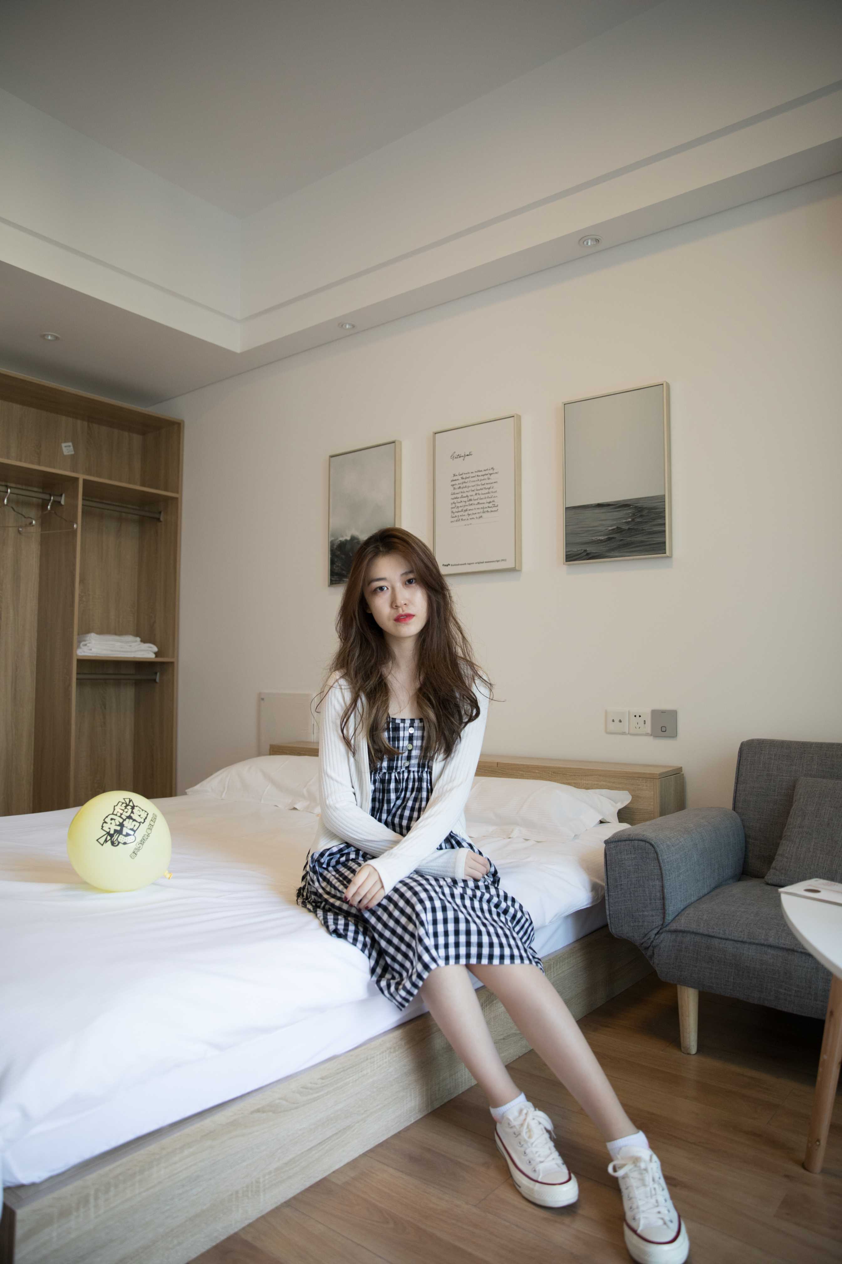 物恋传媒 No.220 佳琪-小清新里的感姓  [189P+1V5.45G]