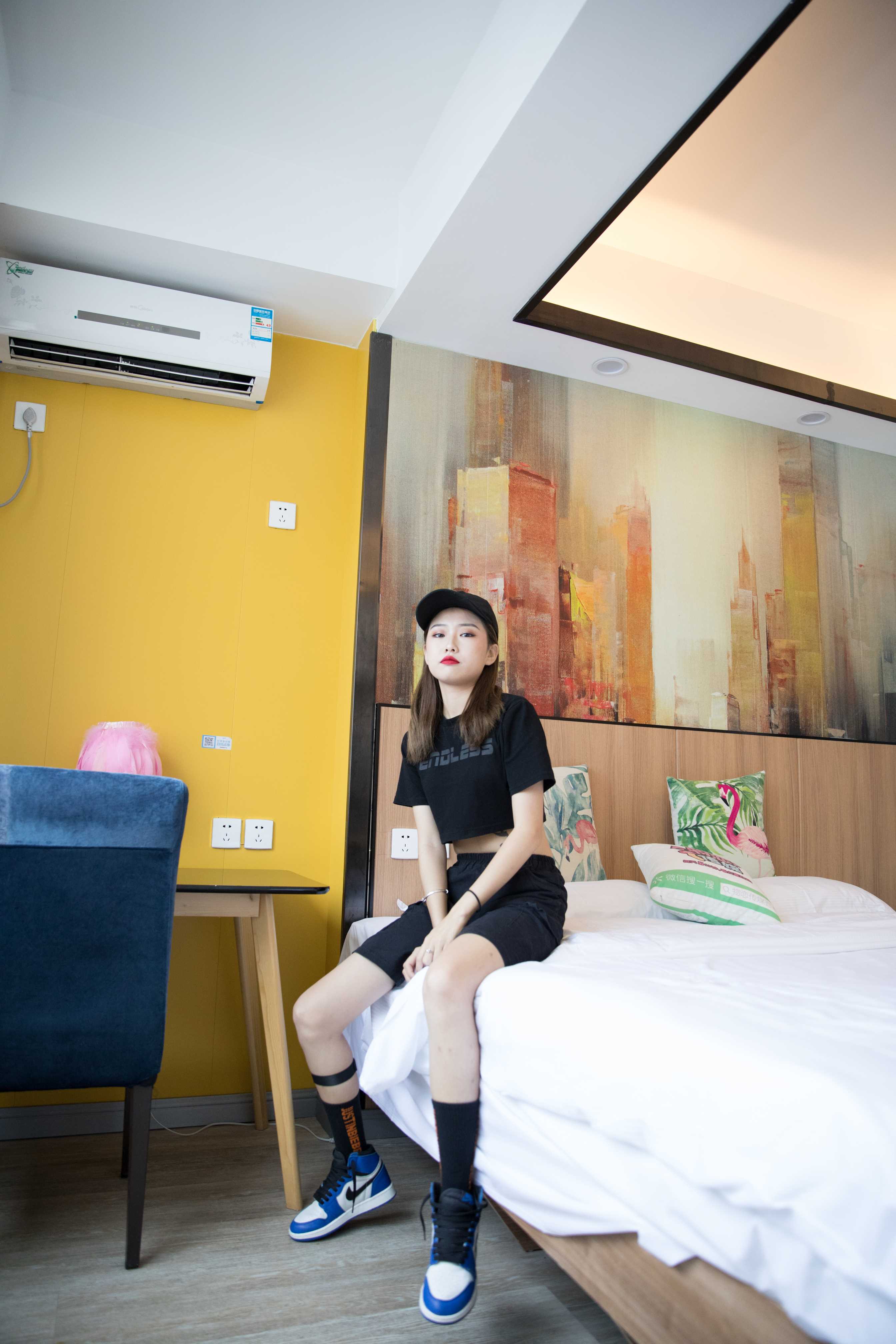 物恋传媒 No.245 雨点-超A运动风  [174P+1V4.03G]