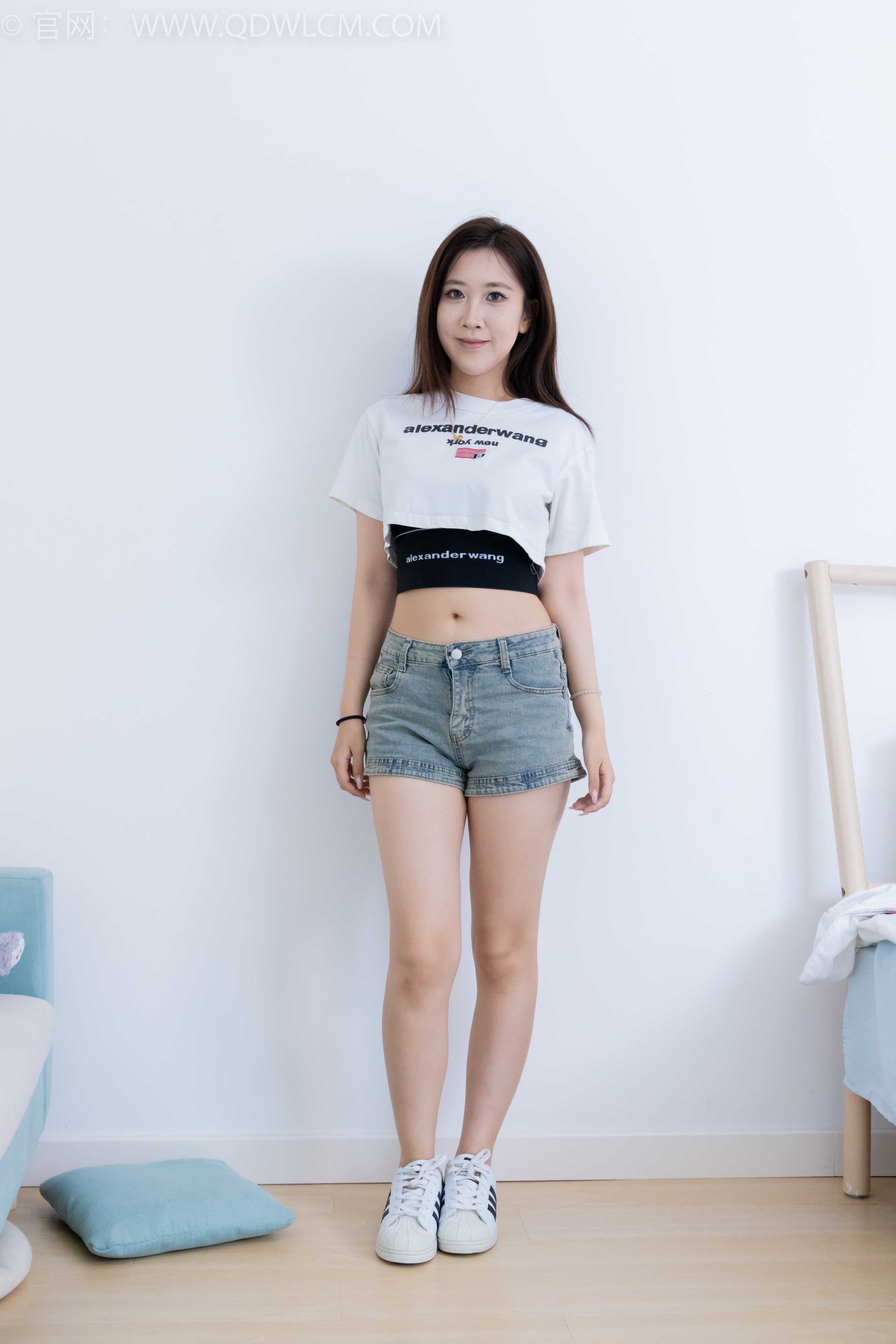 物恋传媒 NO.2131 露露-晨曦露水 [150P-1V-4.44G]